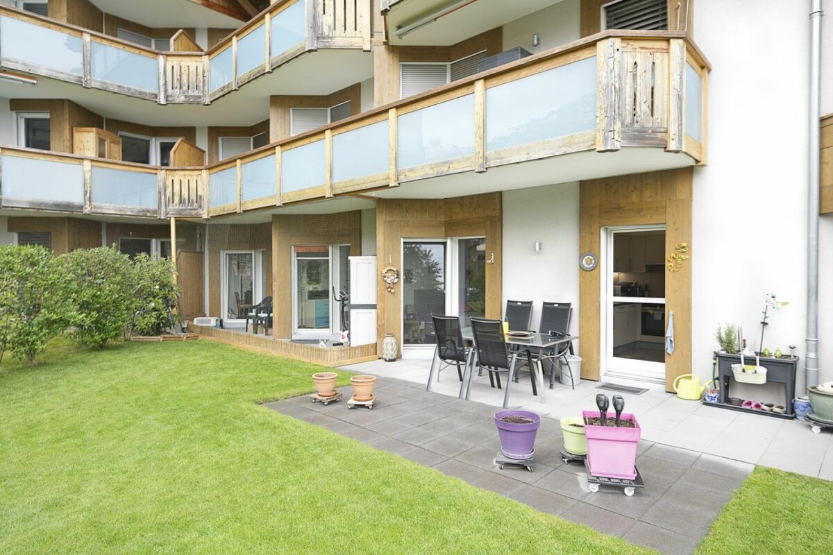 Wohnanlage mit Garten und Terrasse