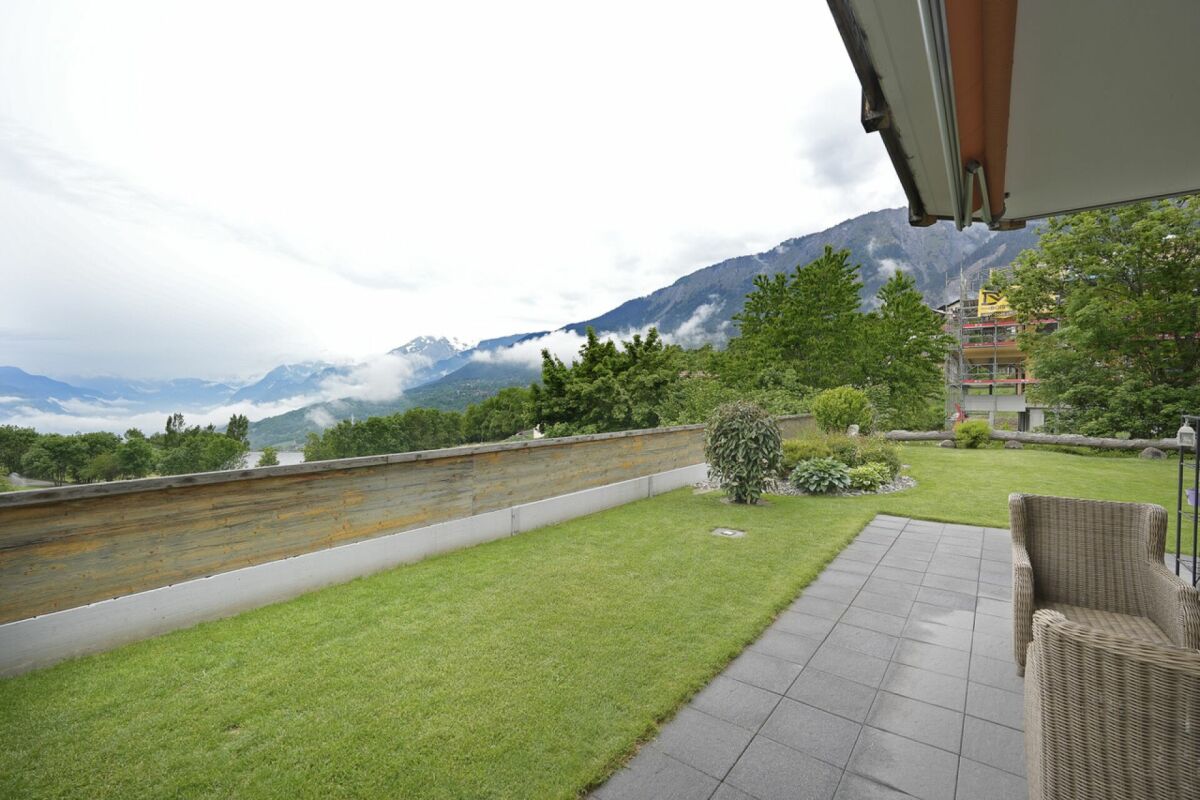 Garten mit Bergblick und Terrasse