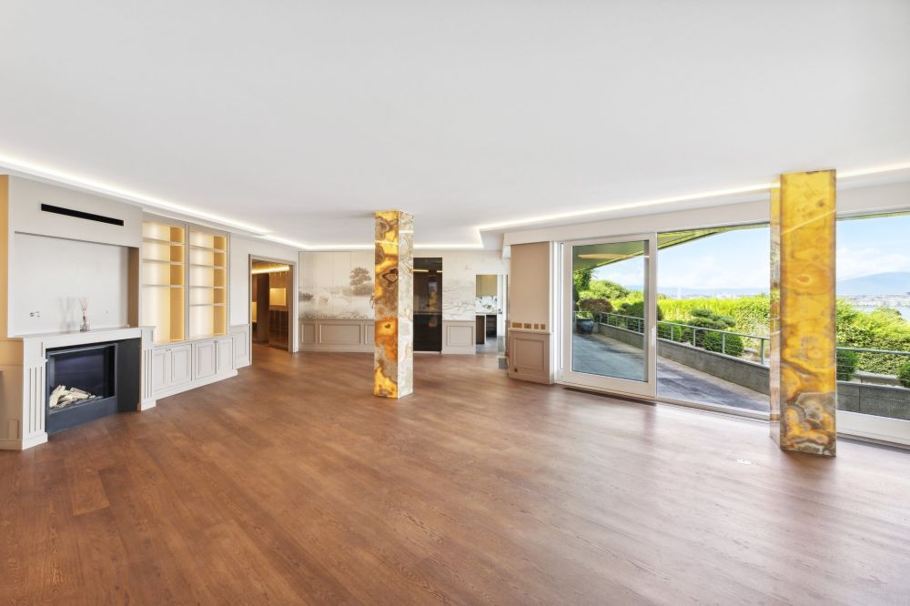 Großer Wohnraum mit Panoramablick