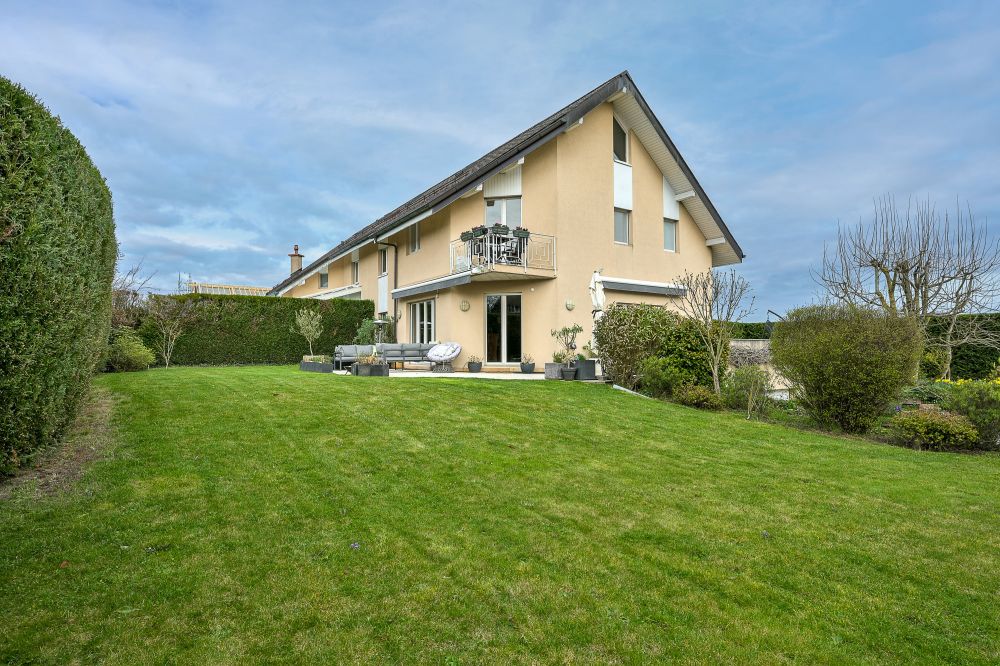 Einfamilienhaus mit großem Garten