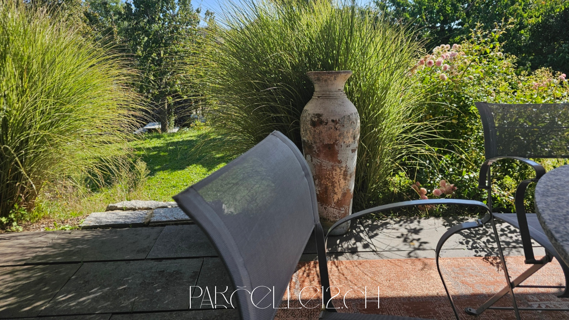 Garten- bzw. Terrassenbereich mit Sitzmöbeln