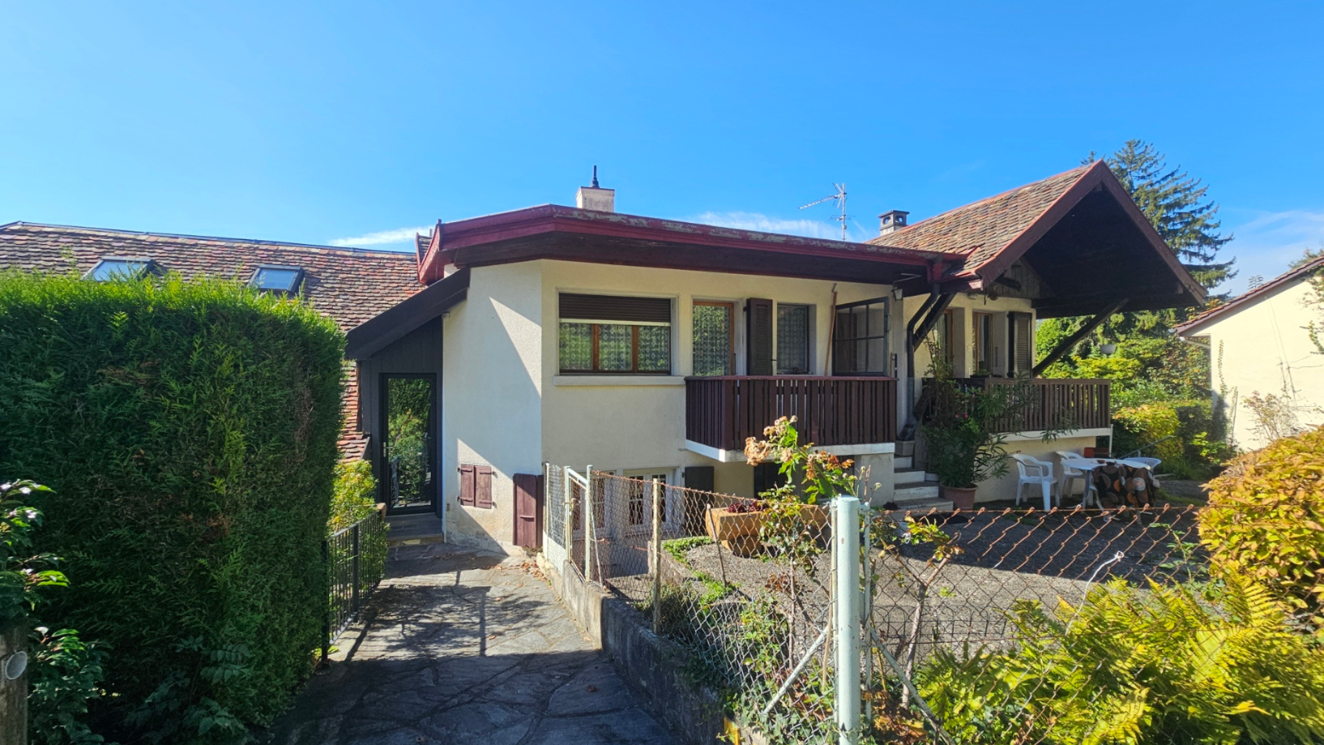 Einfamilienhaus mit Garten und Balkon