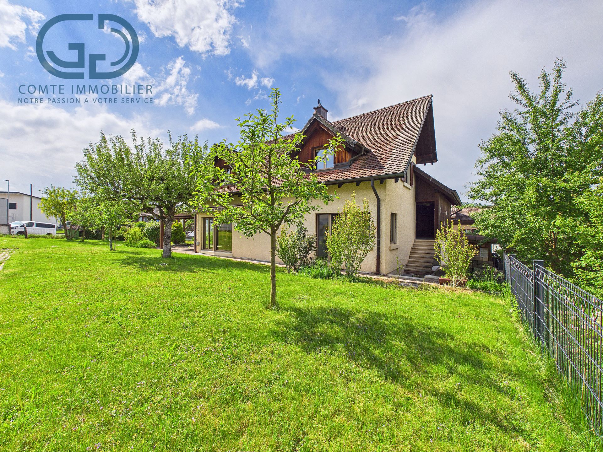 Einfamilienhaus mit großem Garten