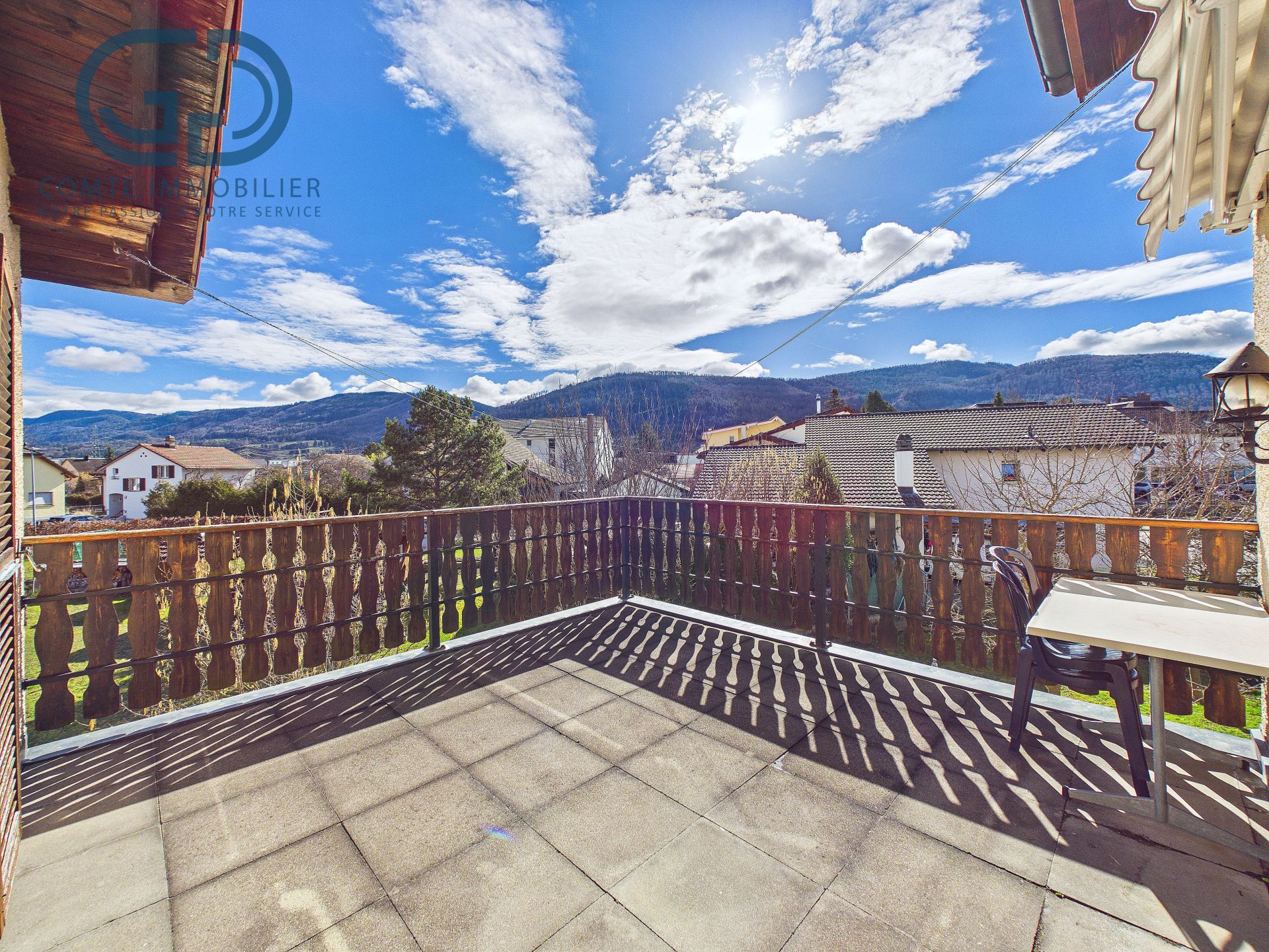 Balkon mit Bergblick