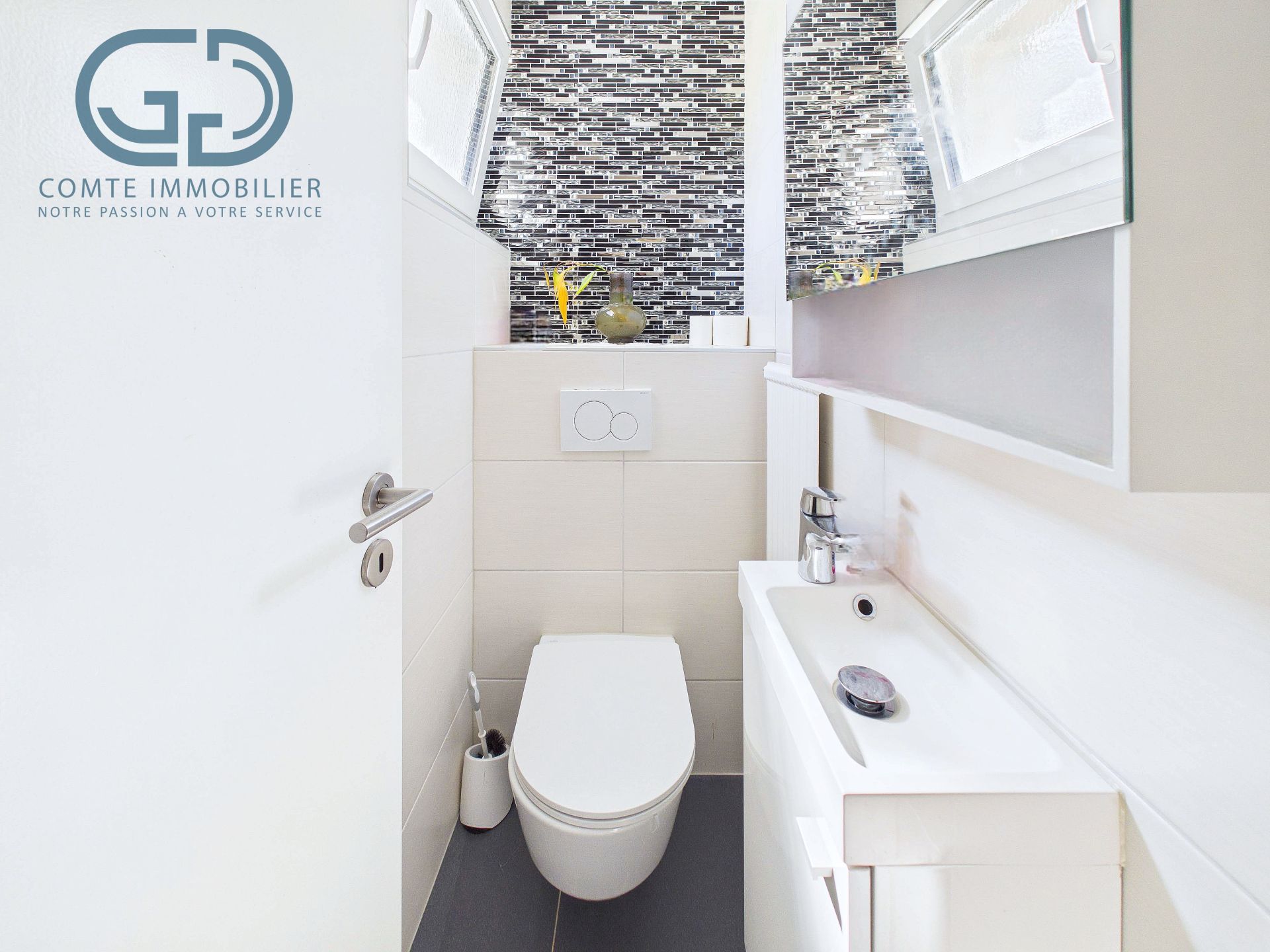 Gäste-WC mit schmalem Grundriss