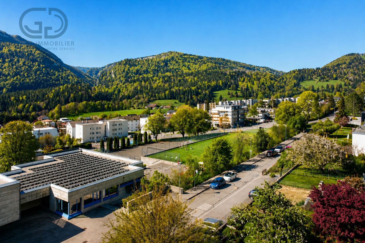 Städtische Landschaft mit Bergpanorama