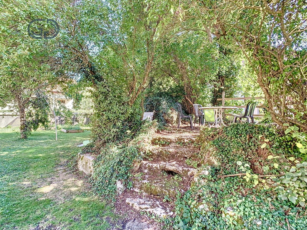 Garten mit Sitzplatz im Grünen