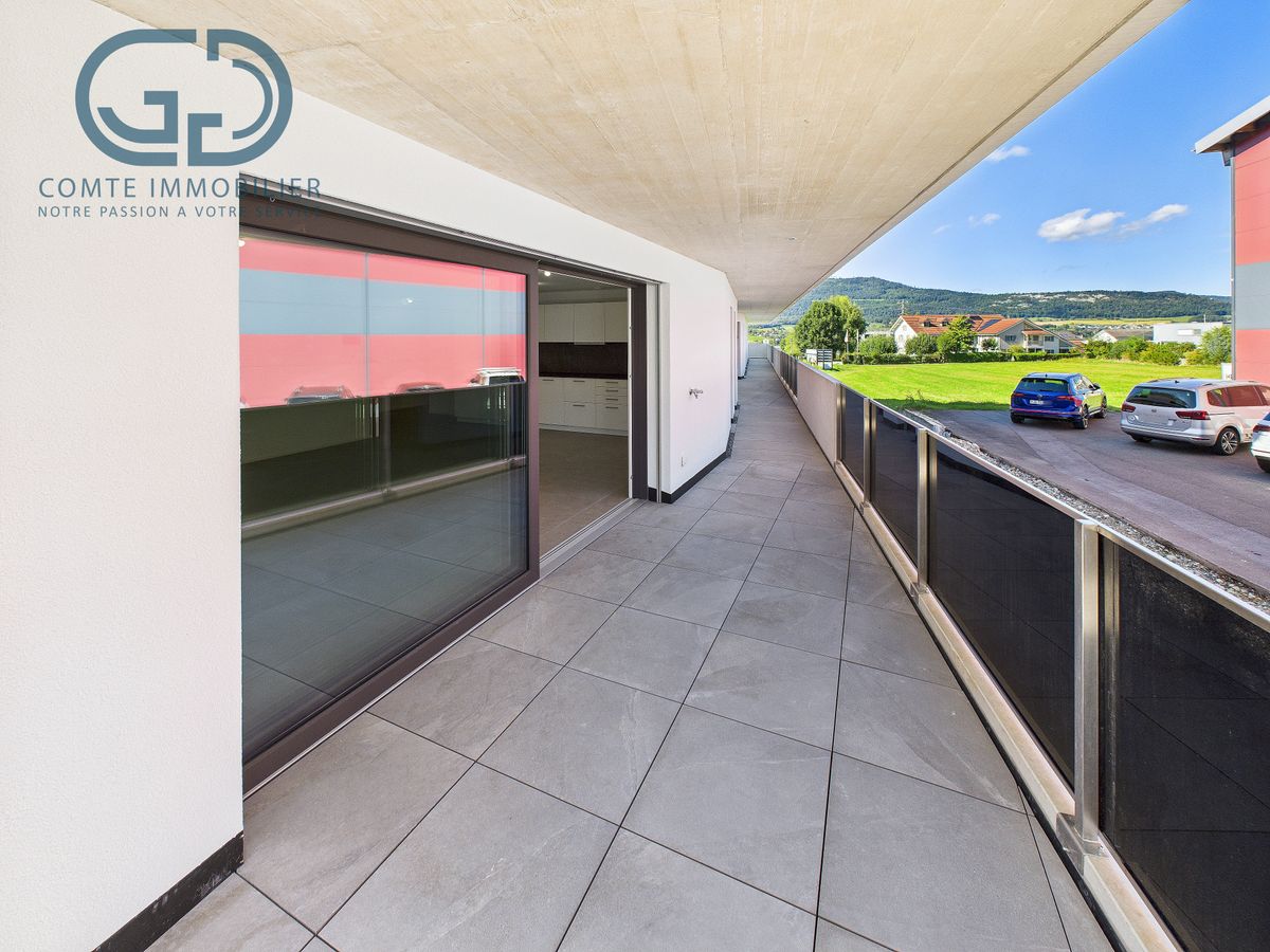 Überdachter Balkon mit Weitblick