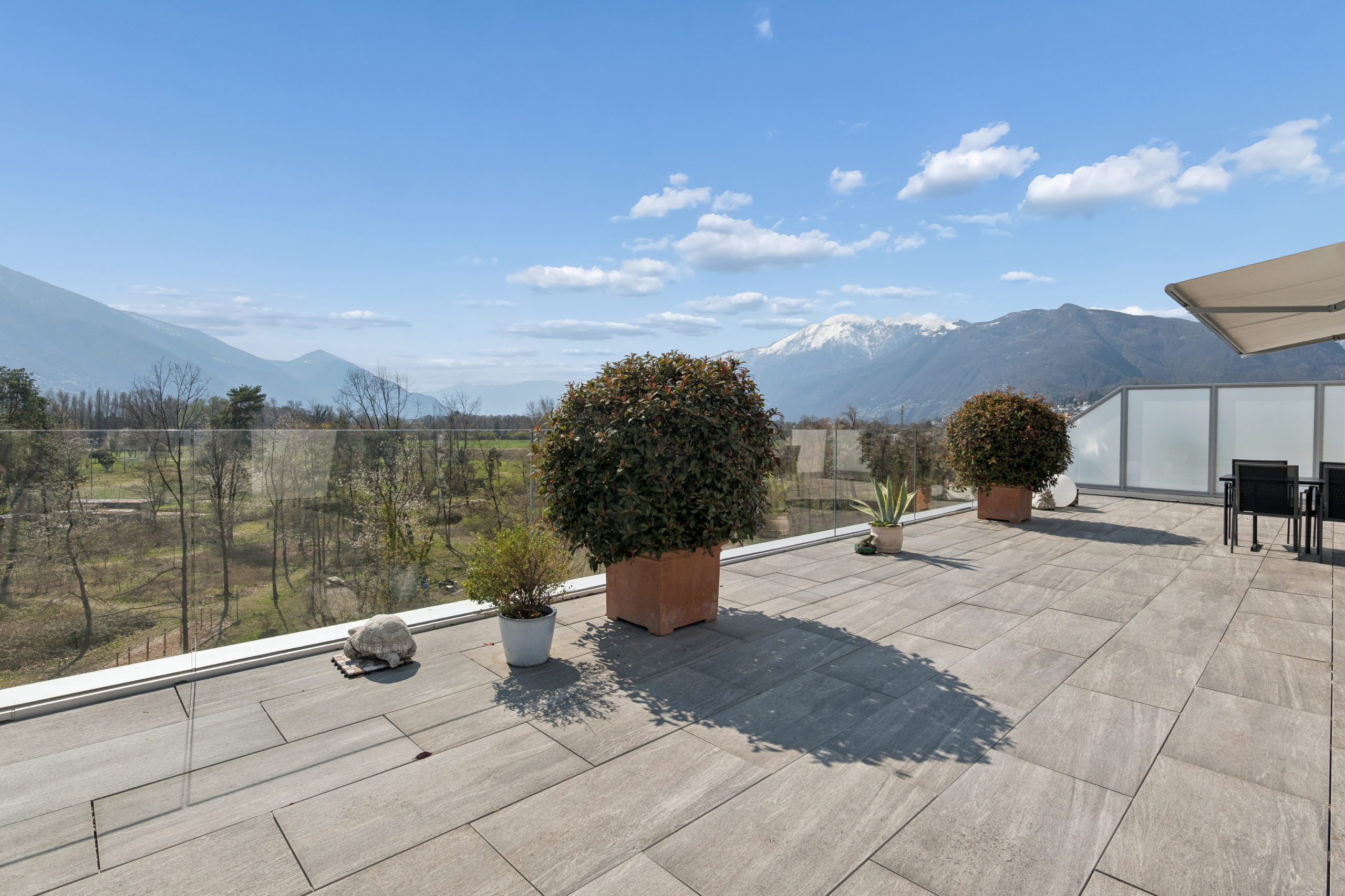 Terrasse mit Bergblick