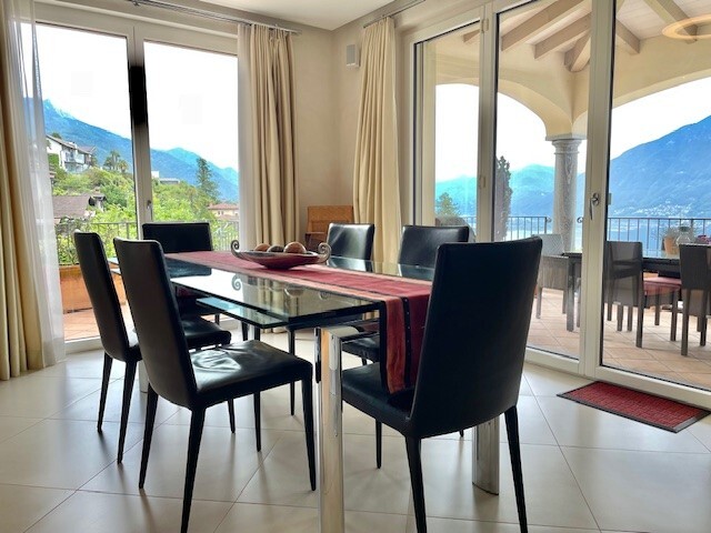 Essbereich mit Terrassenblick