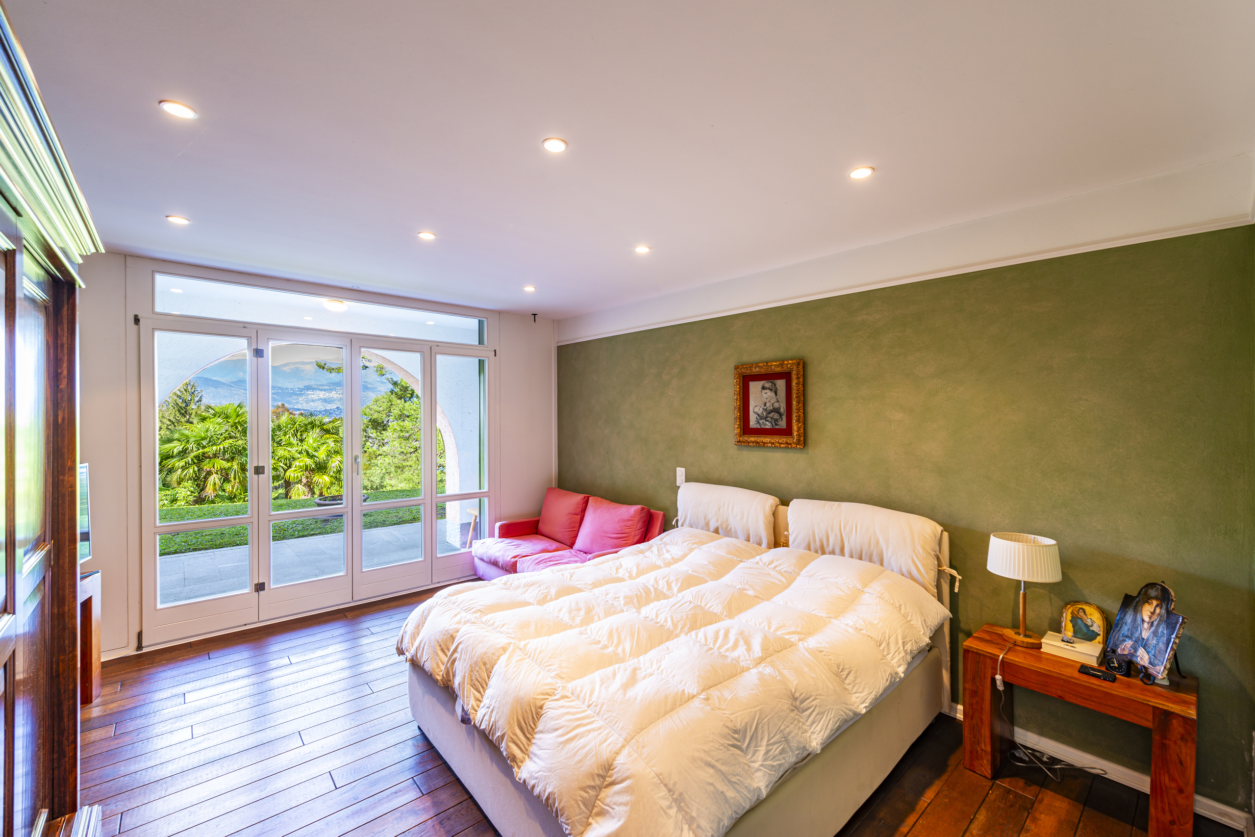Schlafzimmer mit Blick ins Grüne