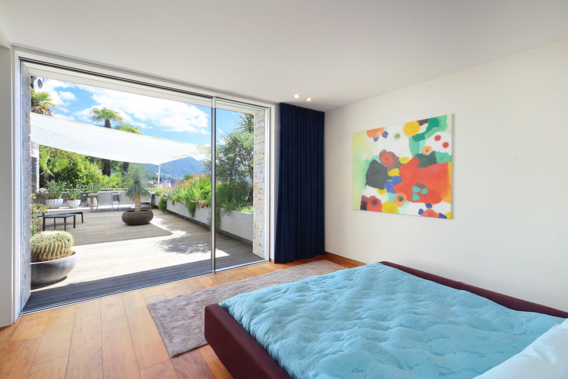 Modernes Schlafzimmer mit Terrasse