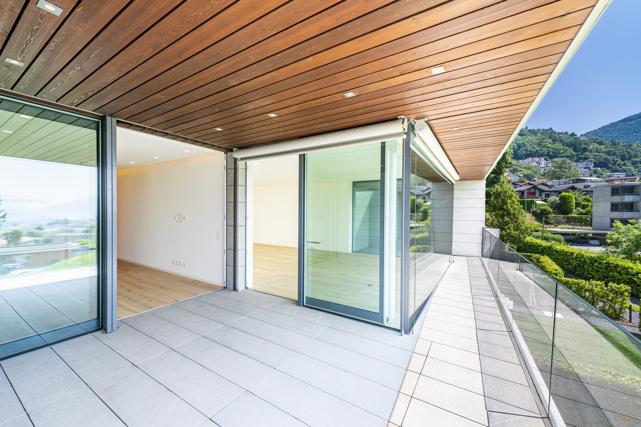 Großzügige Dachterrasse mit Panoramablick