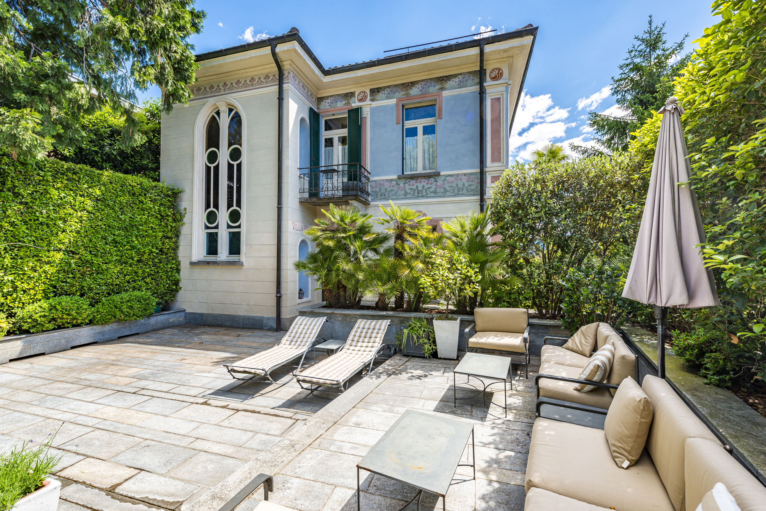 Historische Villa mit Gartenlounge