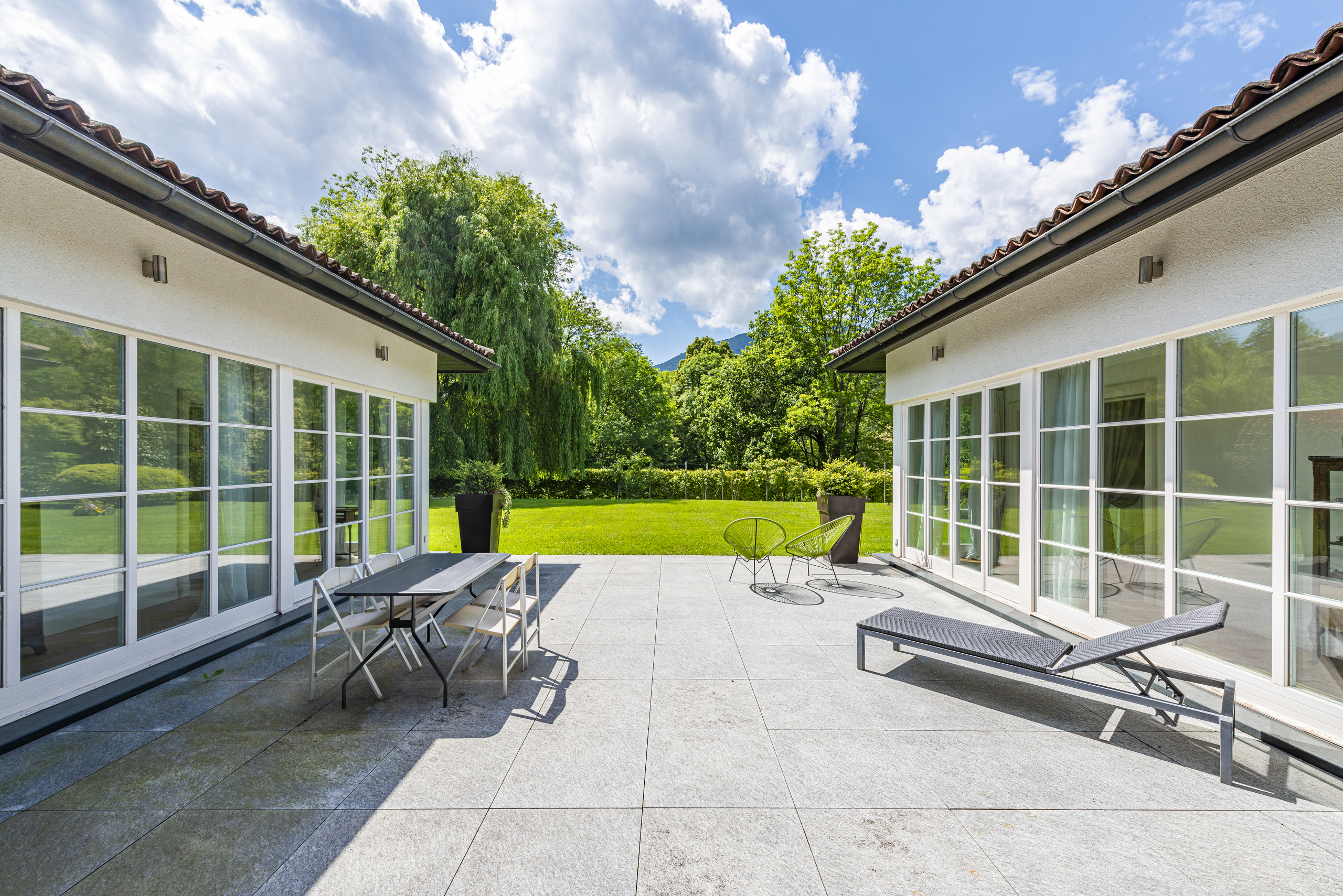 Terrasse mit Gartenblick