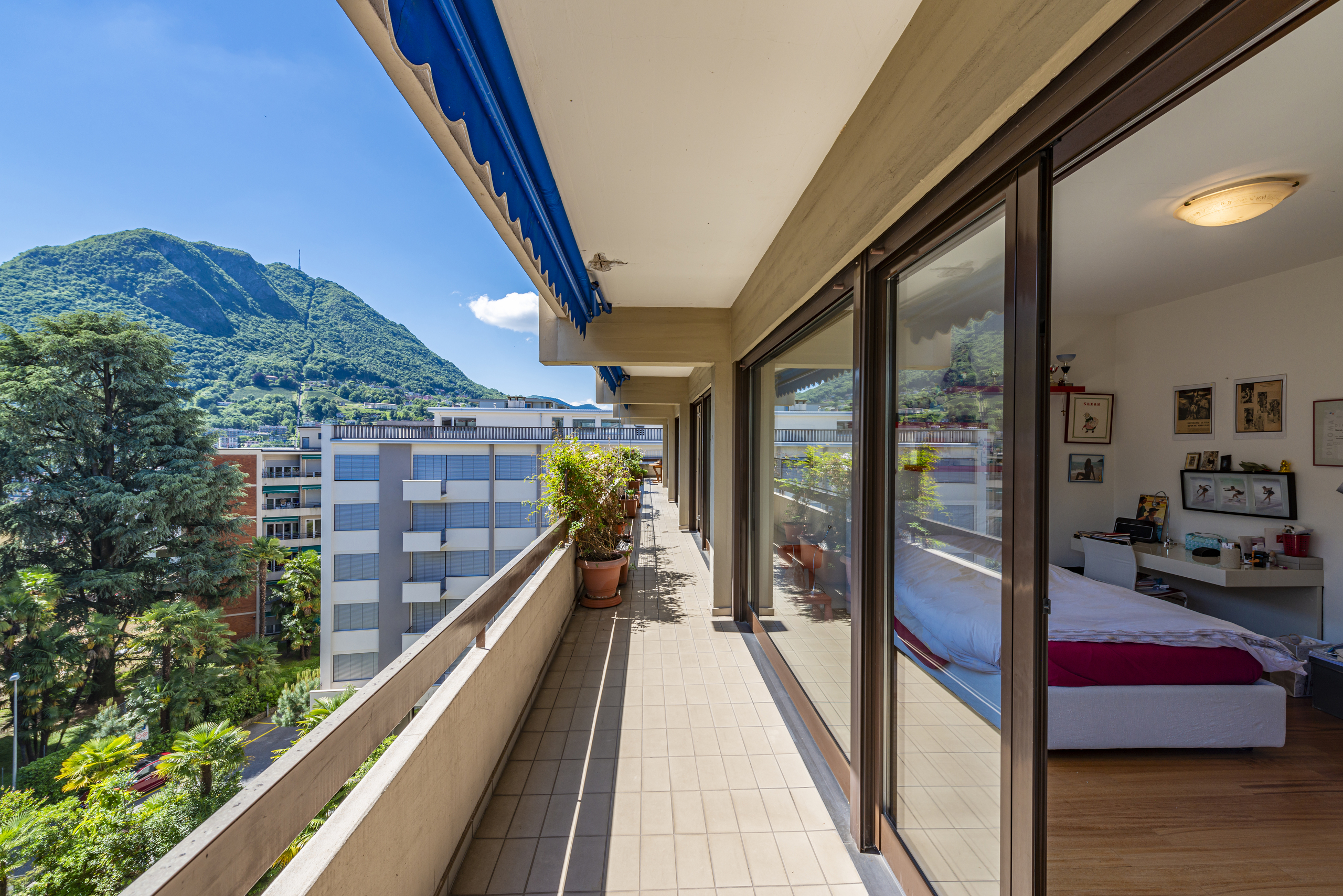 Balkon mit Bergblick