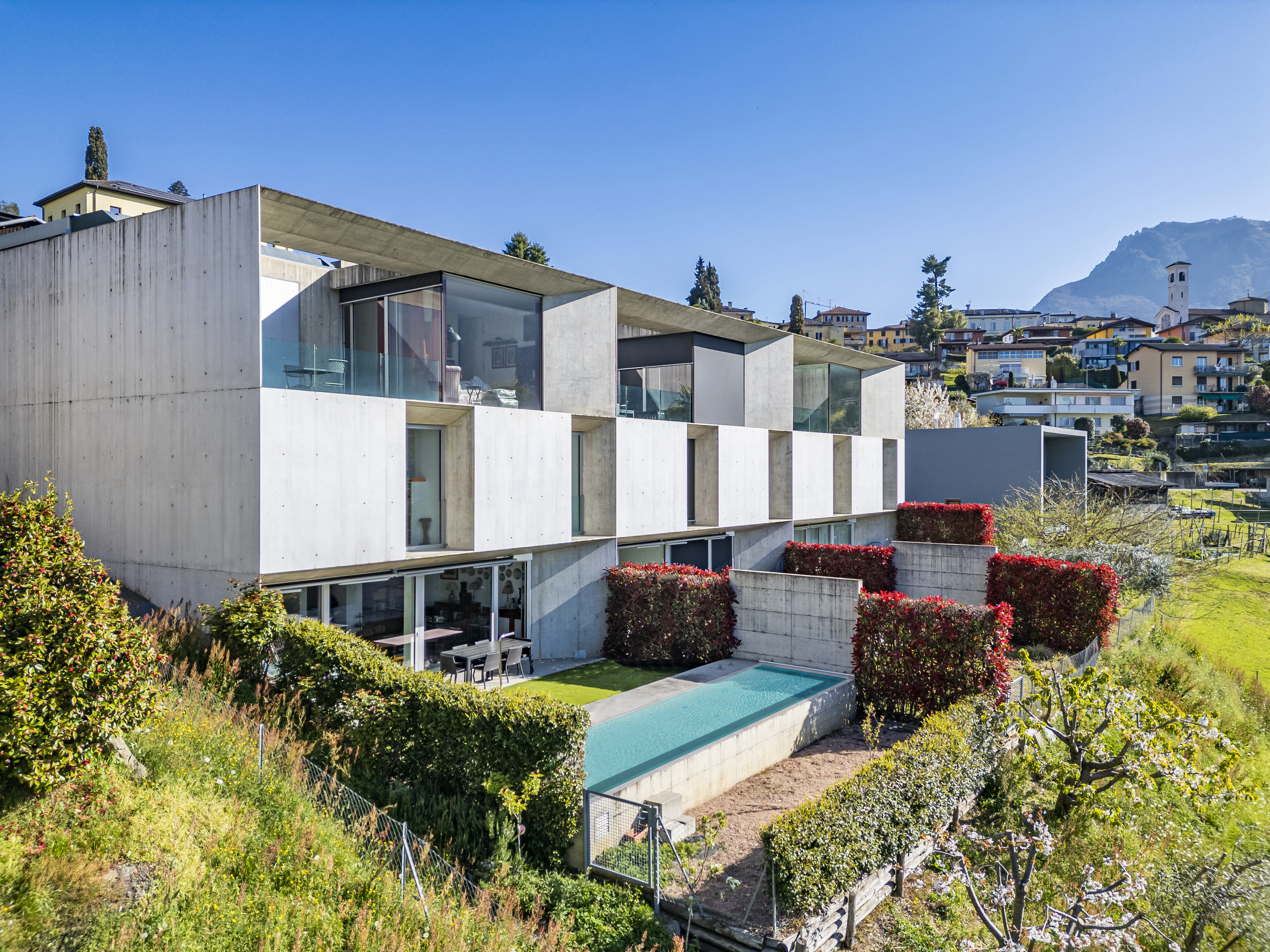 Moderne Villa mit Pool und Bergblick
