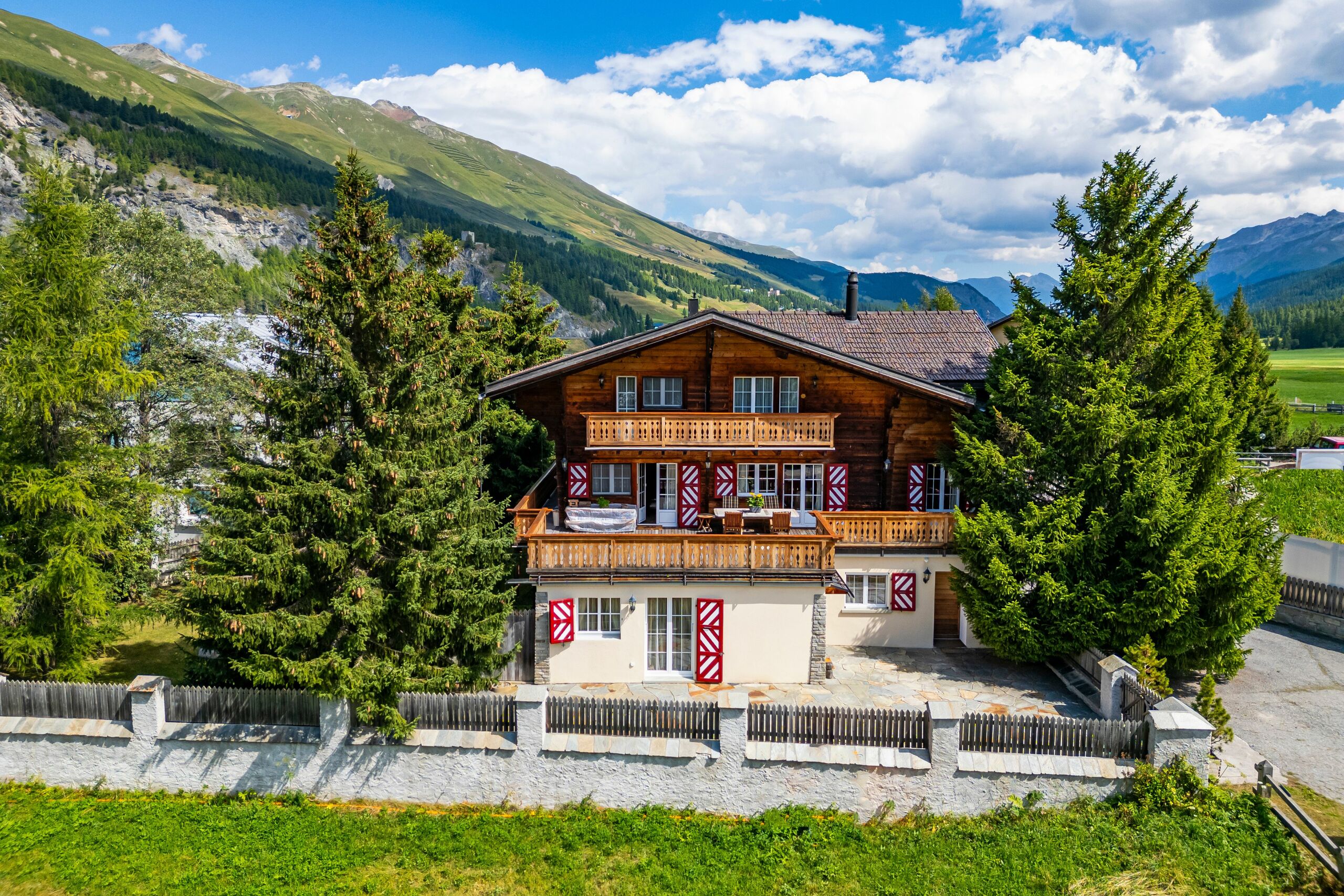 Alpen-Chalet mit Bergblick