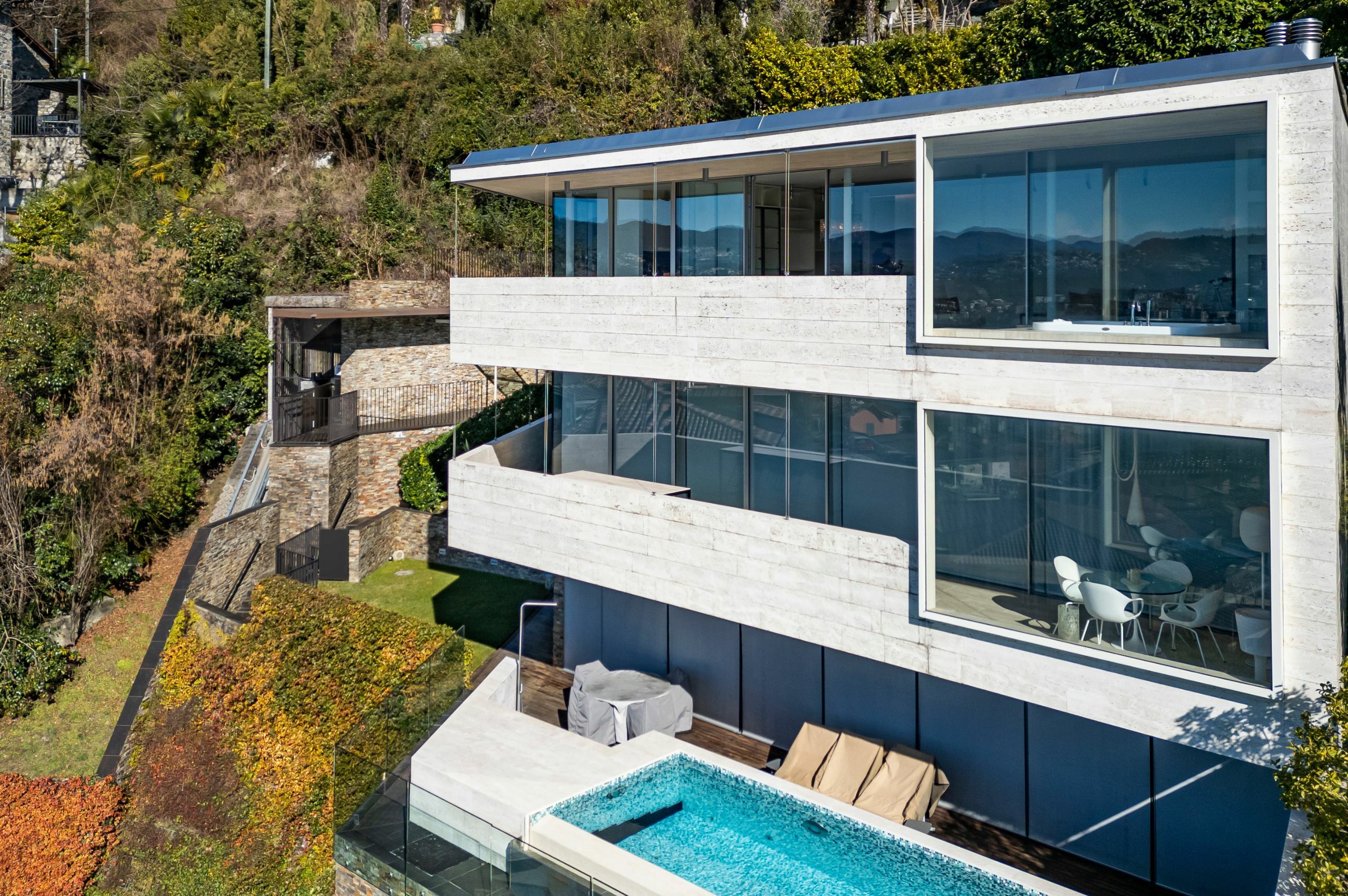 Moderne Villa mit Pool und Panoramablick