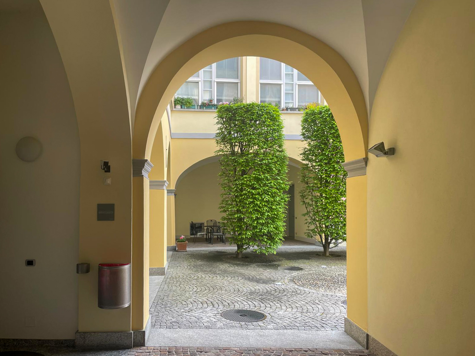 Innenhof mit Arkaden