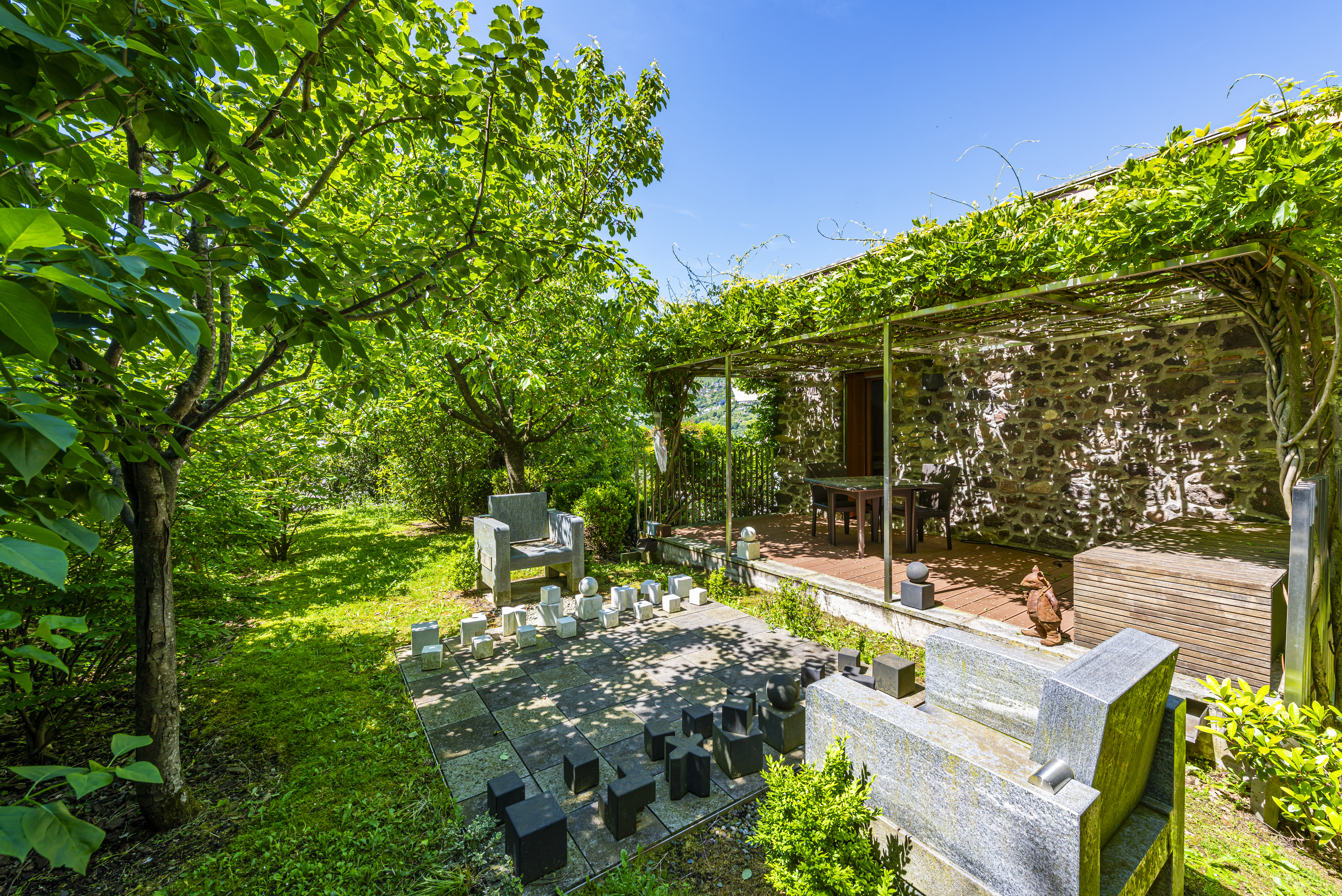 Garten mit Terrasse und Sitzbereich