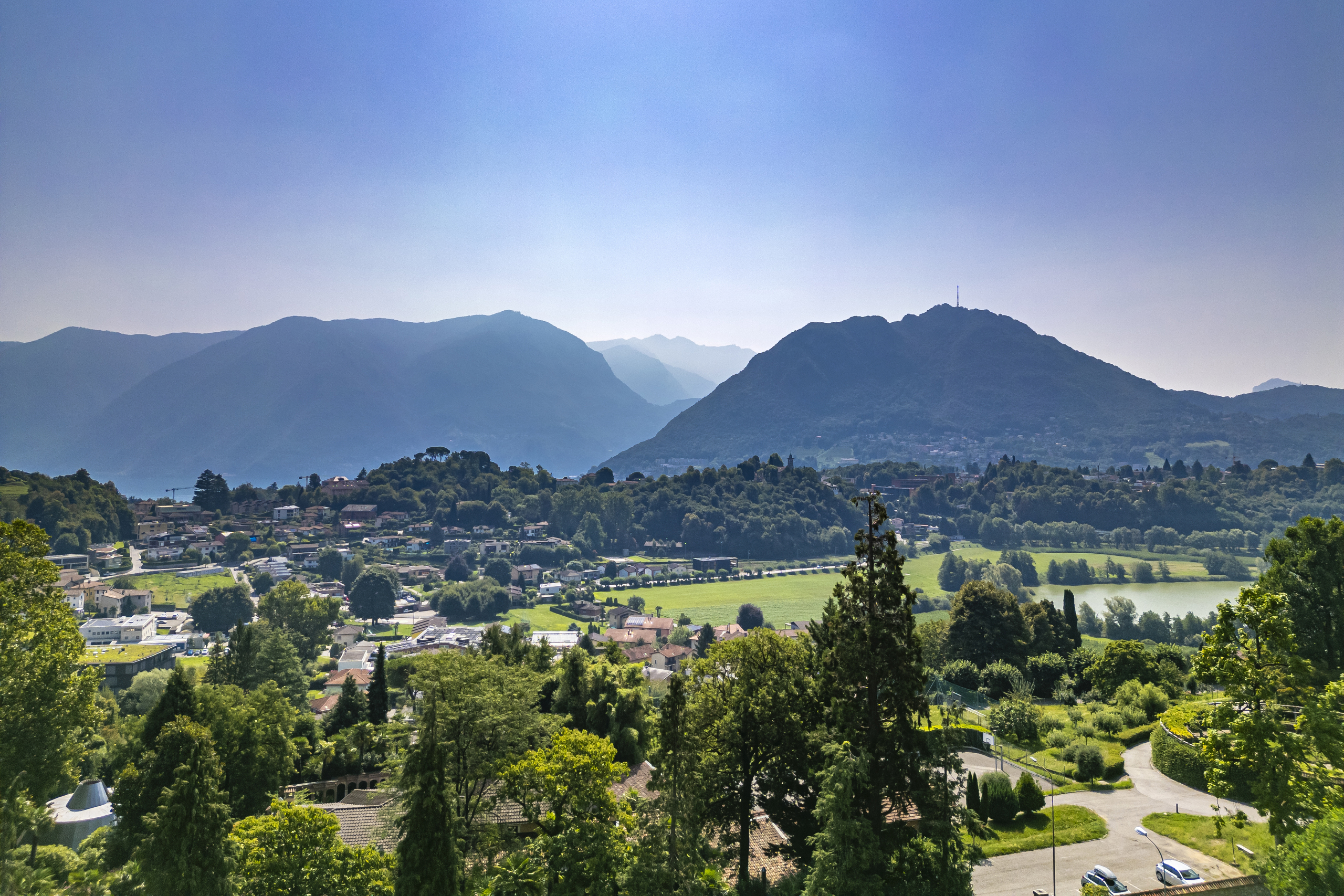 Landschafts- und Bergblick