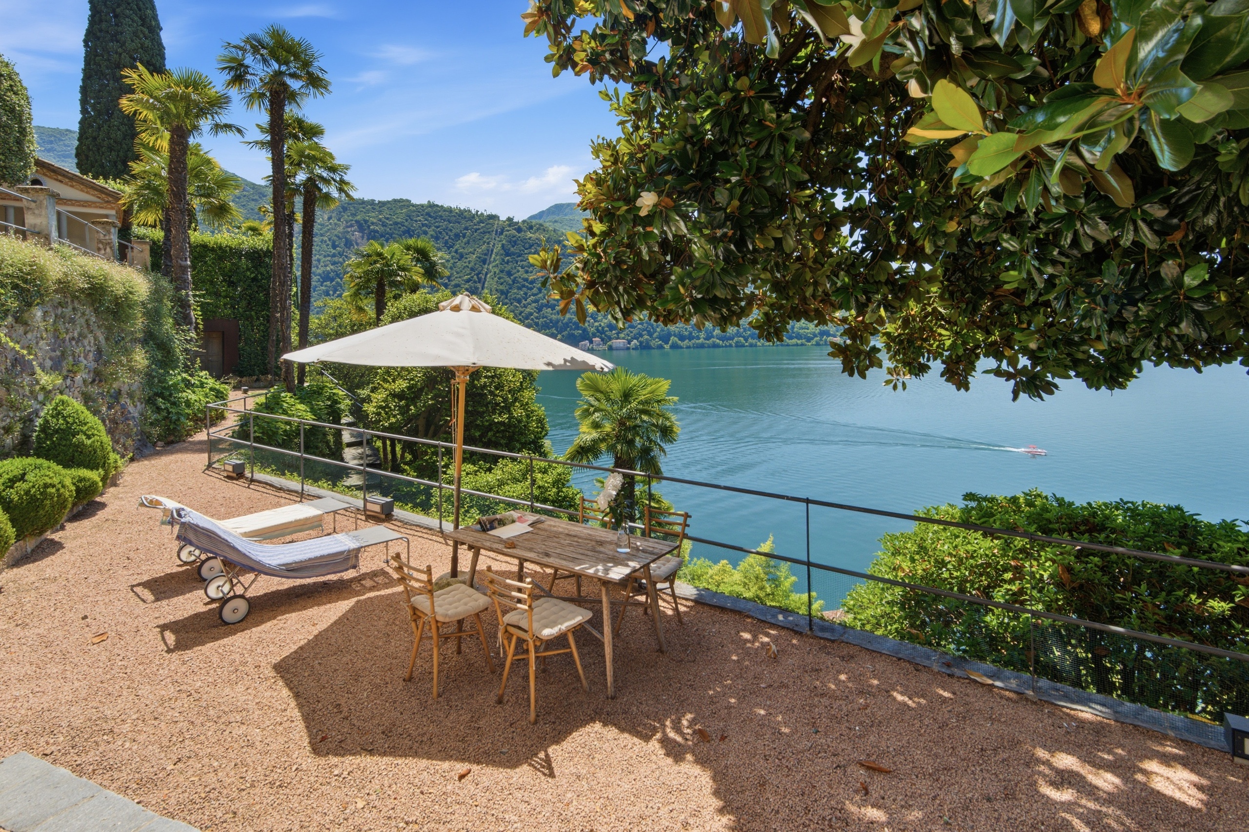 Seeterrasse mit Lounge-Bereich