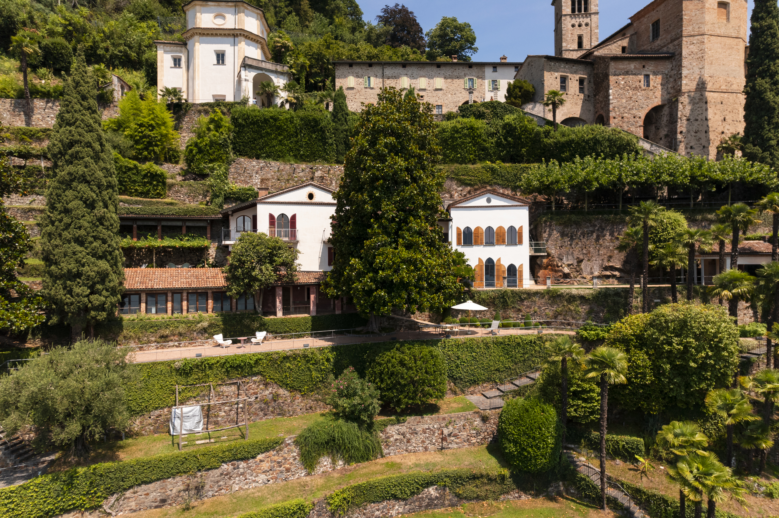 Historische Anlage in mediterraner Hanglage