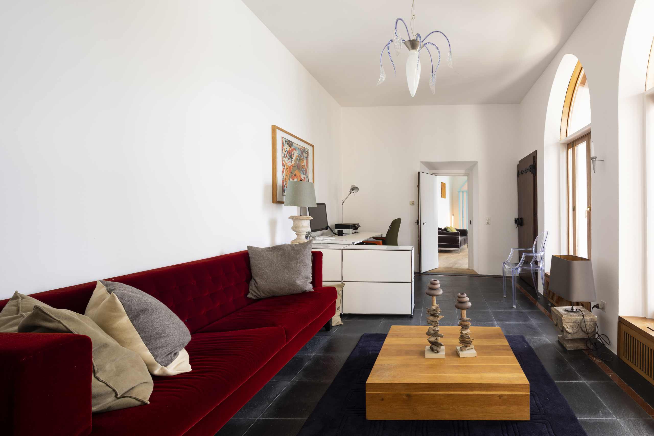 Wohnraum mit Arbeitsbereich