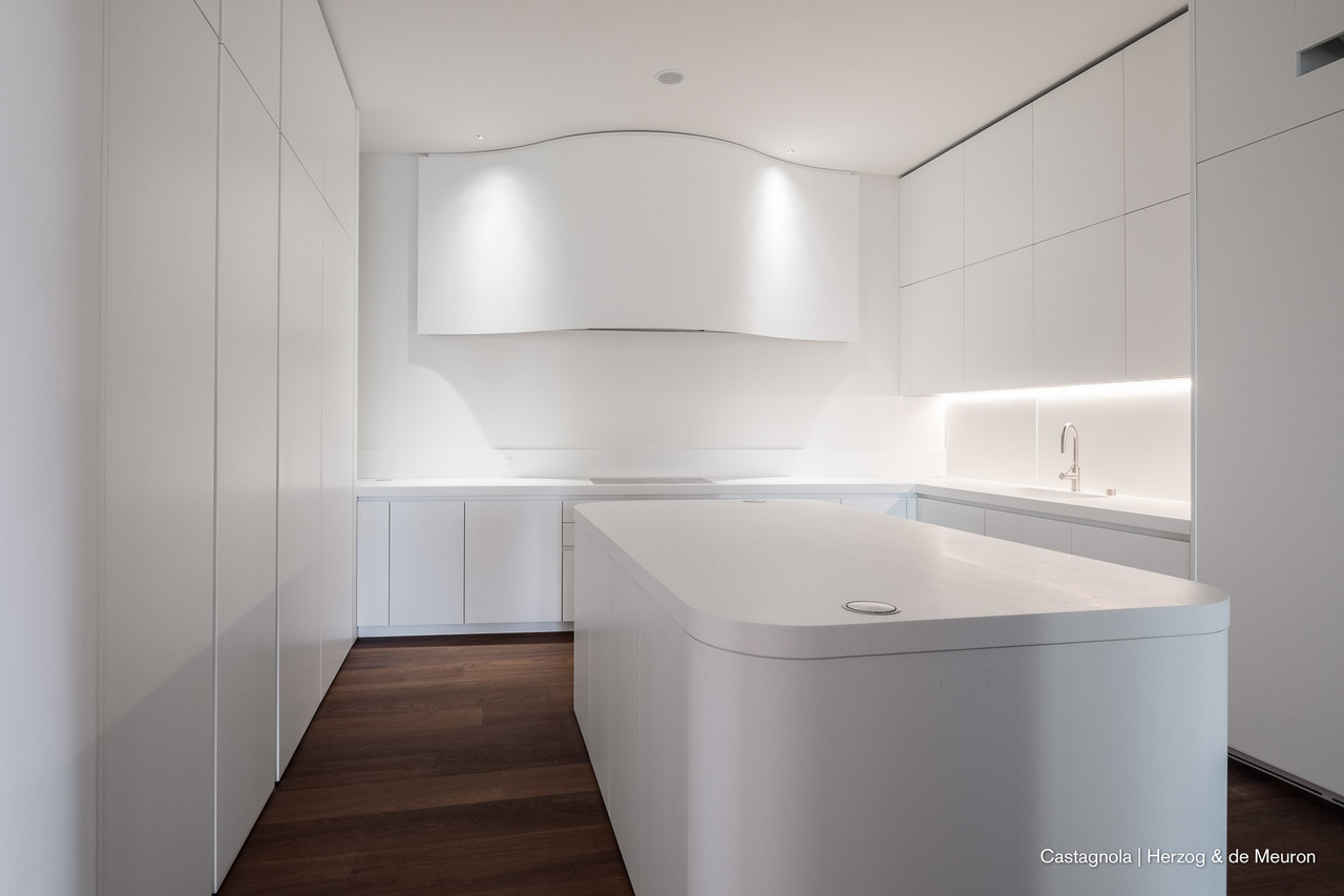 Moderne weiße Designküche