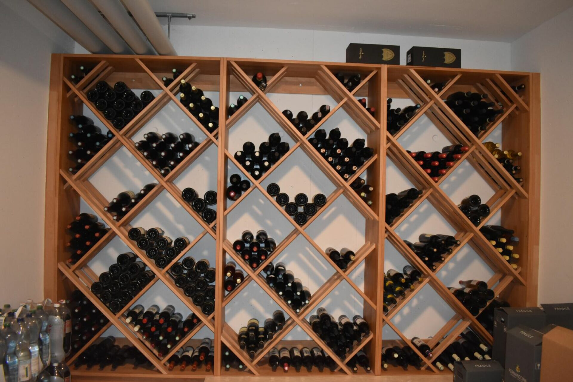 Weinregal im Keller