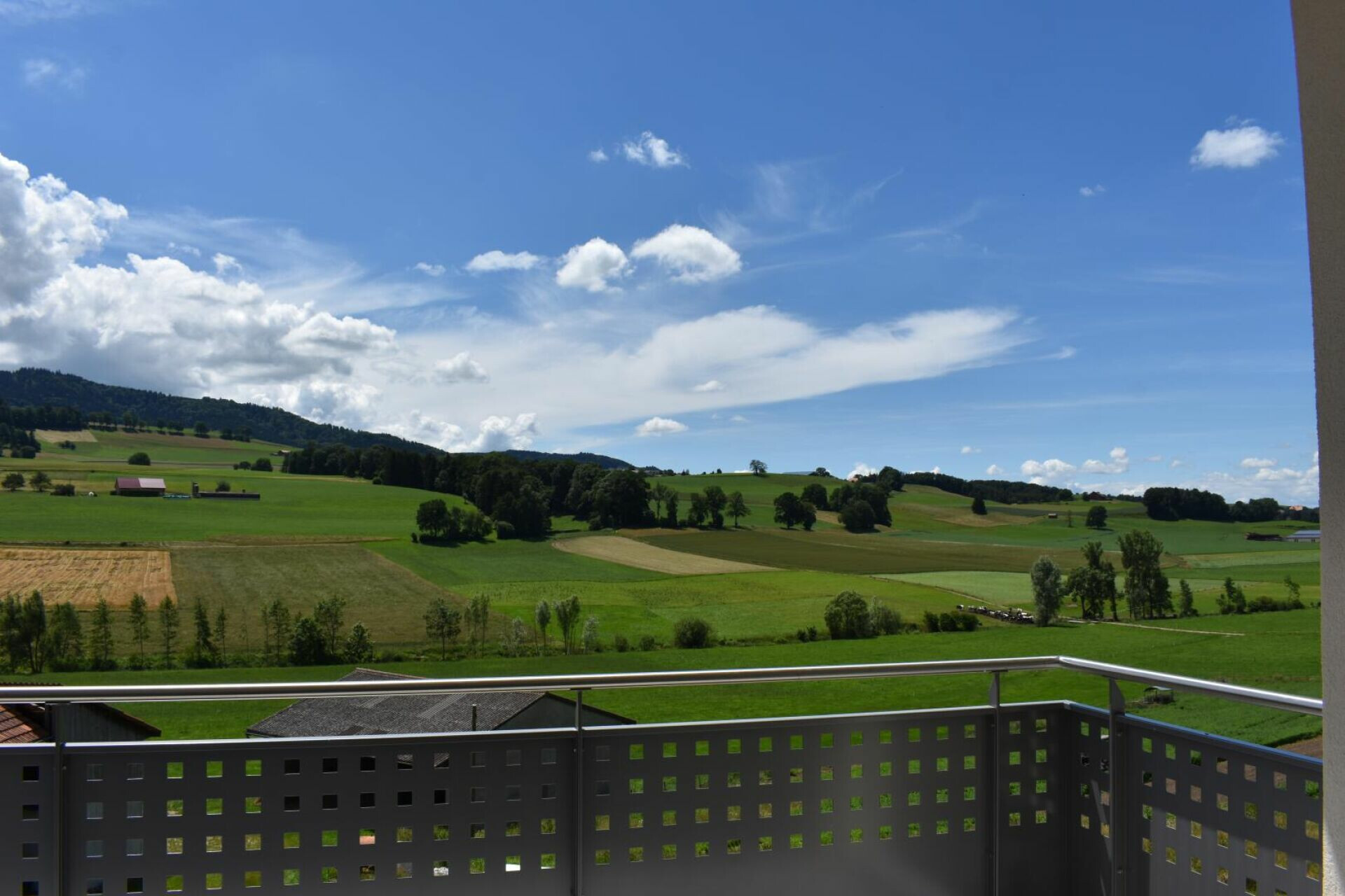 Balkon mit weitem Landschaftsblick