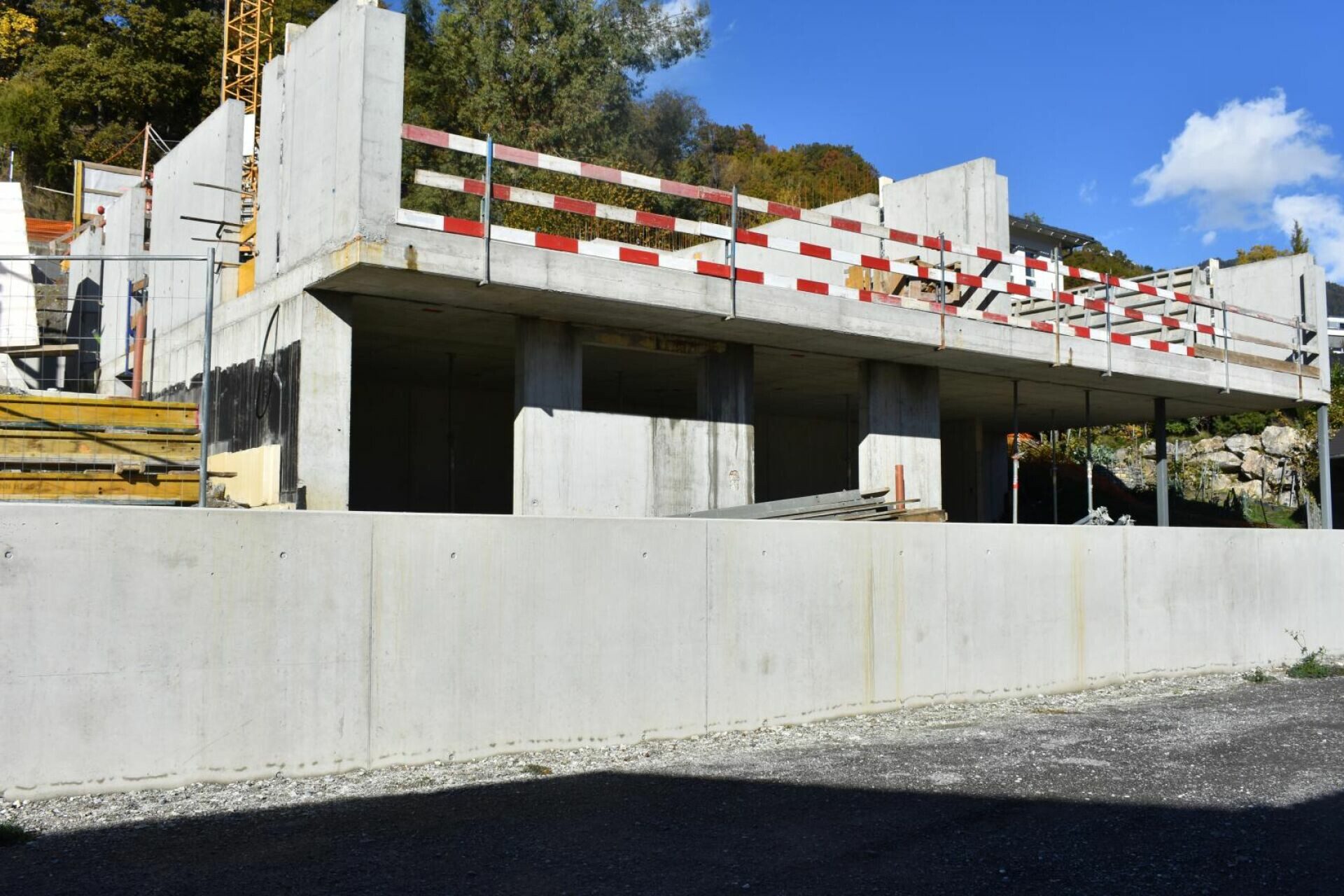 Betonrohbau einer Baustelle