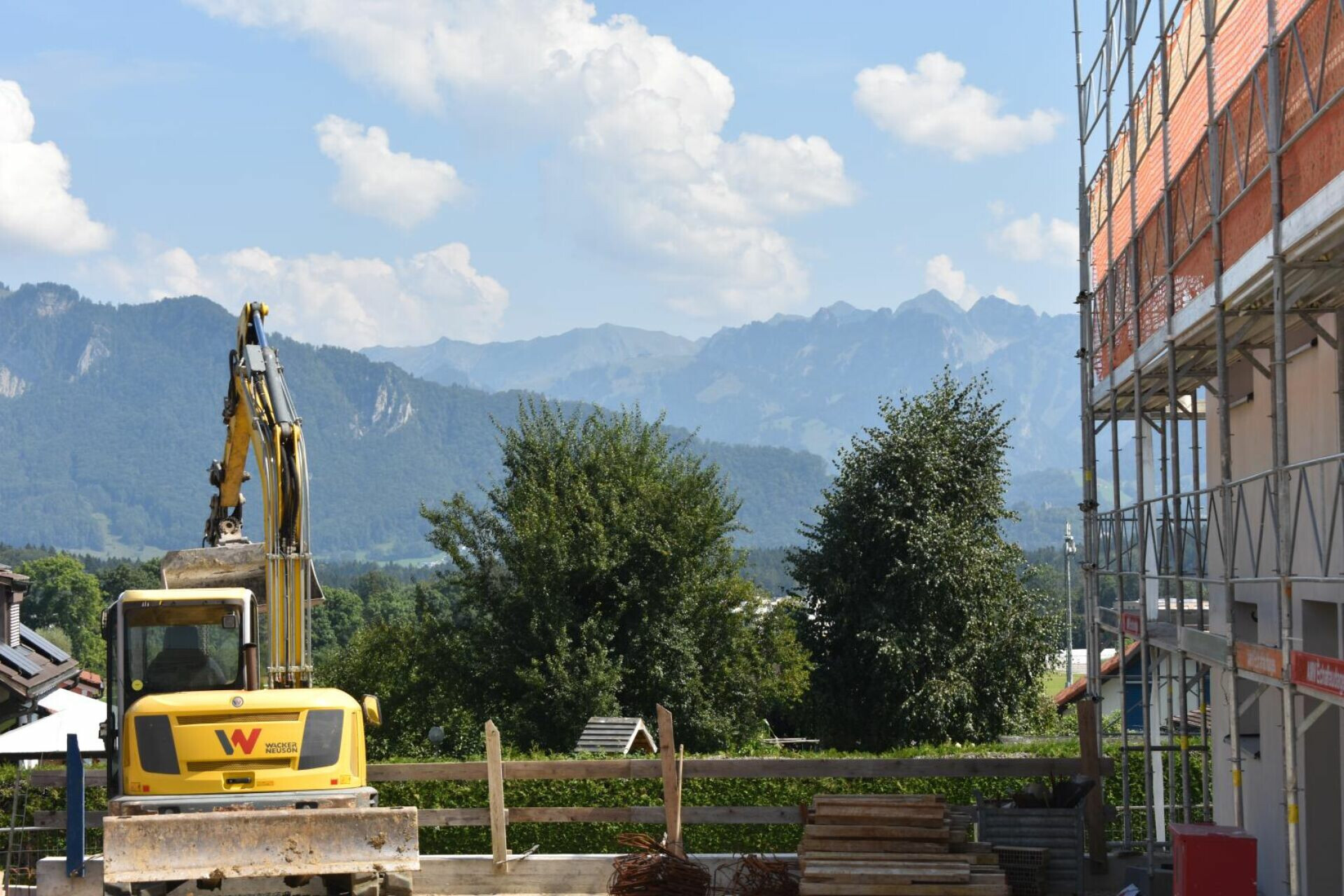 Baustelle mit Alpenblick