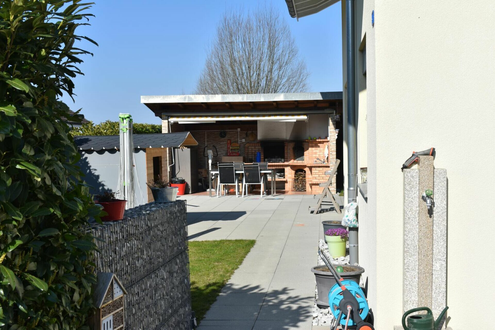 Terrasse mit Grillbereich im Außenbereich