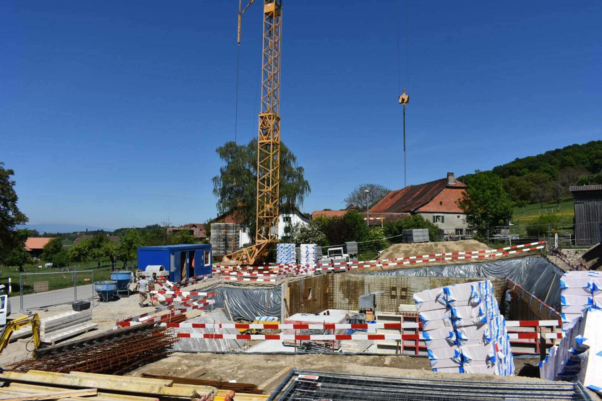 Baustelle mit Kran