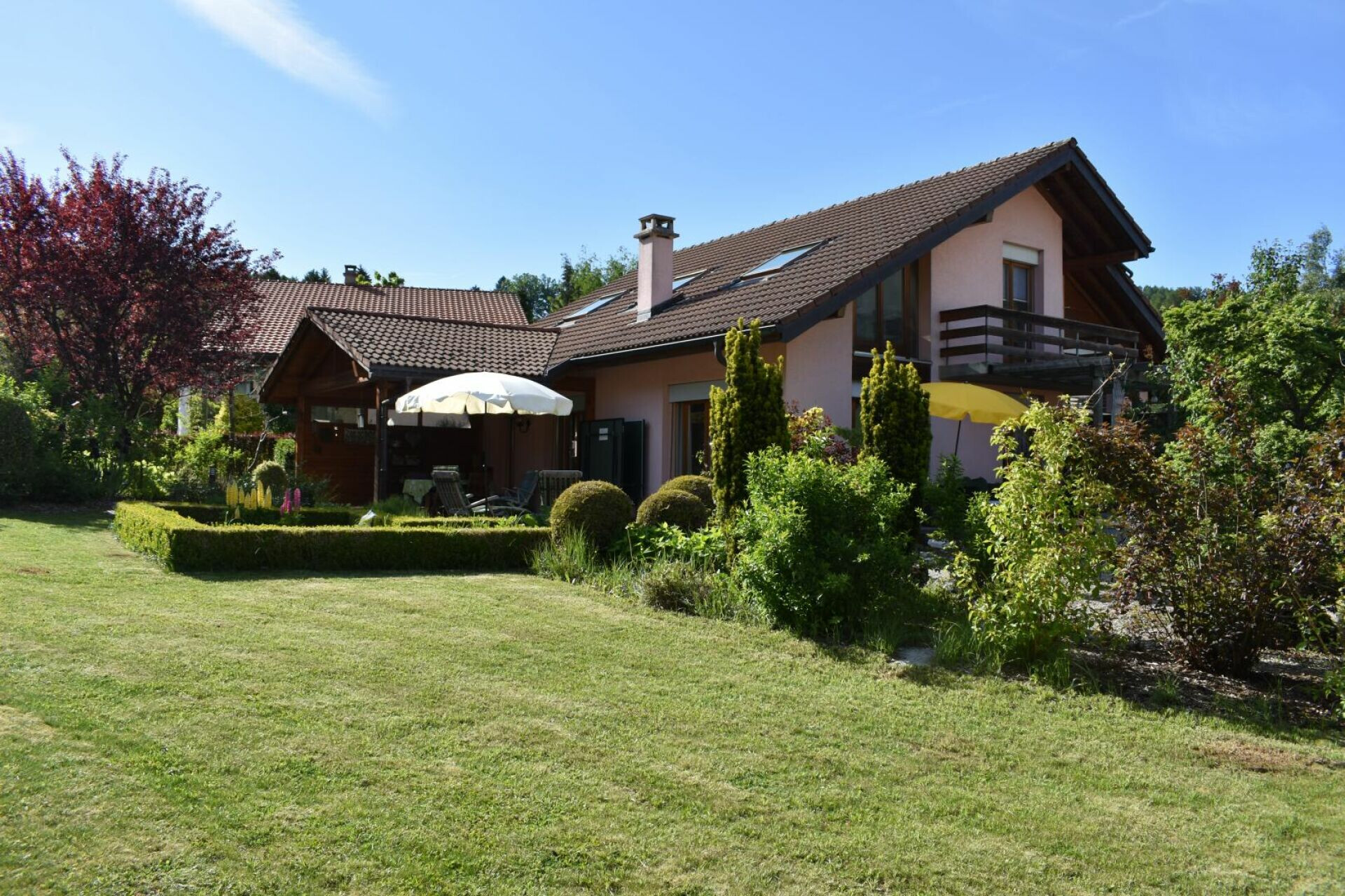 Gepflegtes Haus mit Garten