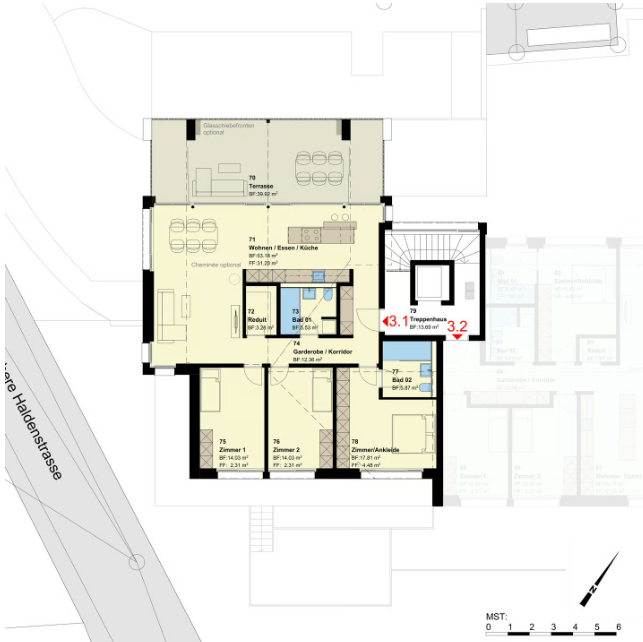 Grundriss eines Erdgeschosses mit Terrasse, Wohn-Ess-Küche, Schlafzimmern, Bädern und Treppenhaus