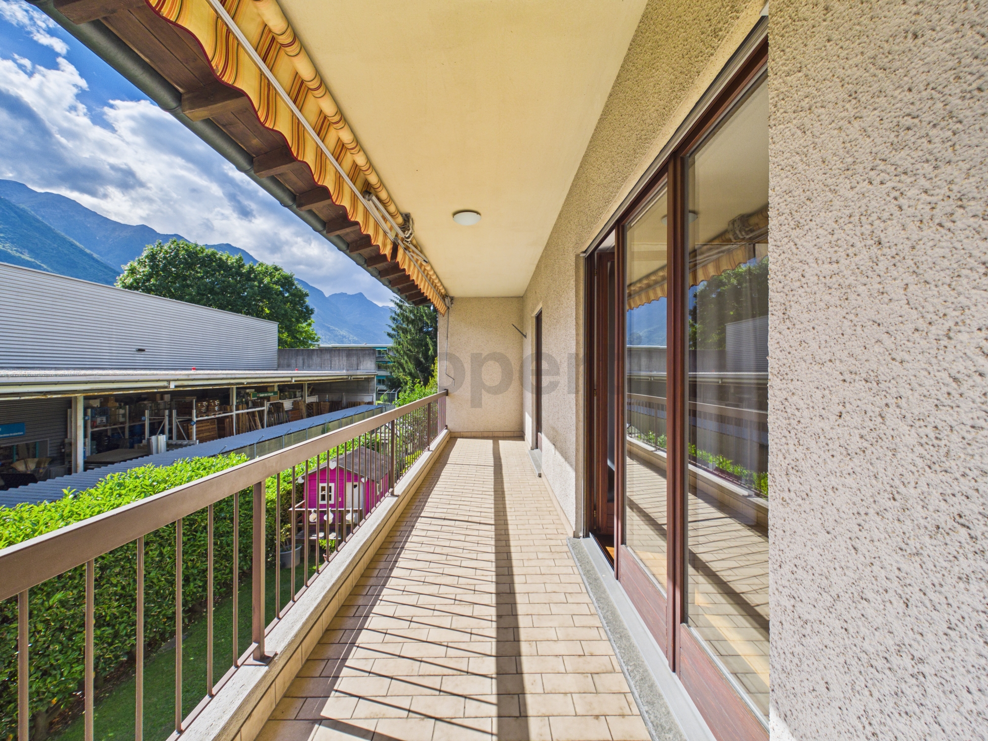 Balkon mit Bergblick