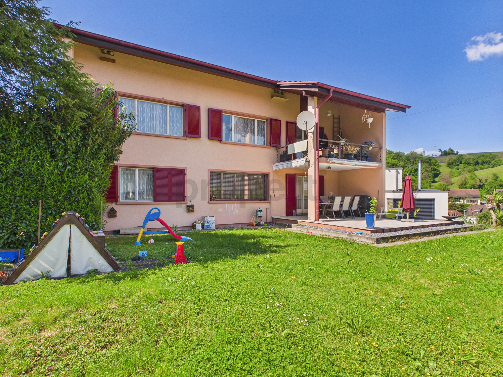 Haus mit Garten und Terrasse