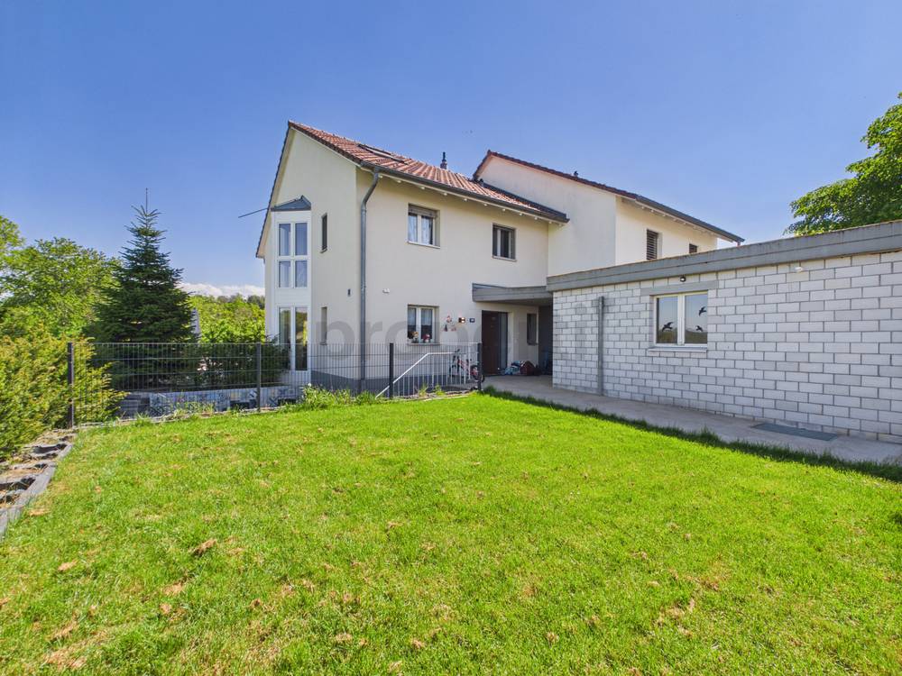 Haus mit Gartenansicht
