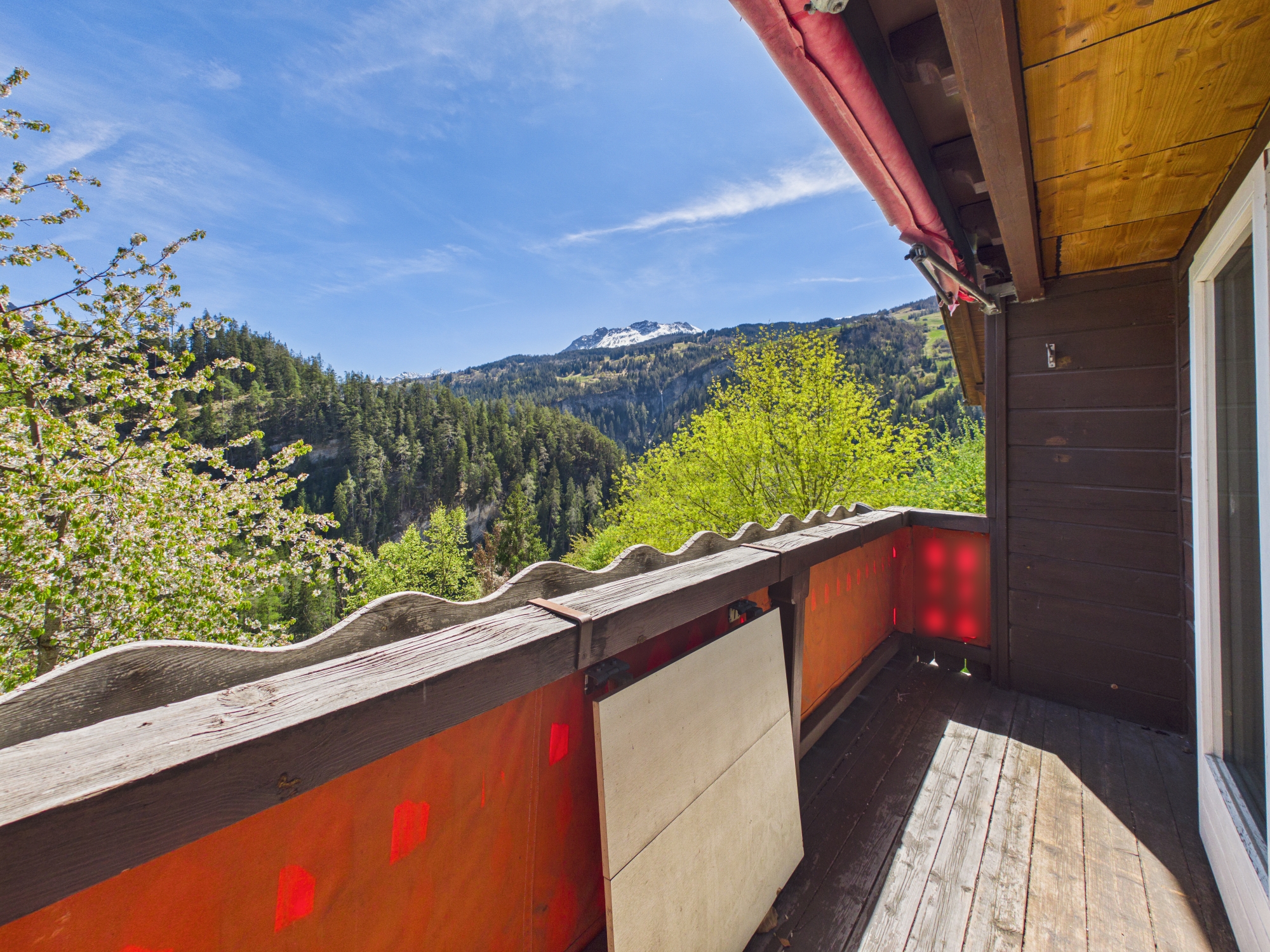 Balkon mit Bergblick