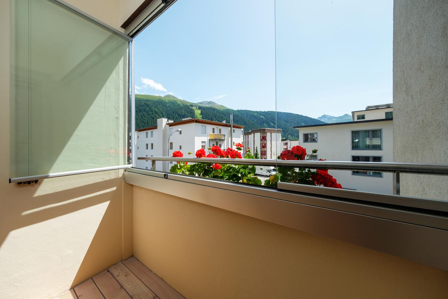 Balkon mit Bergblick