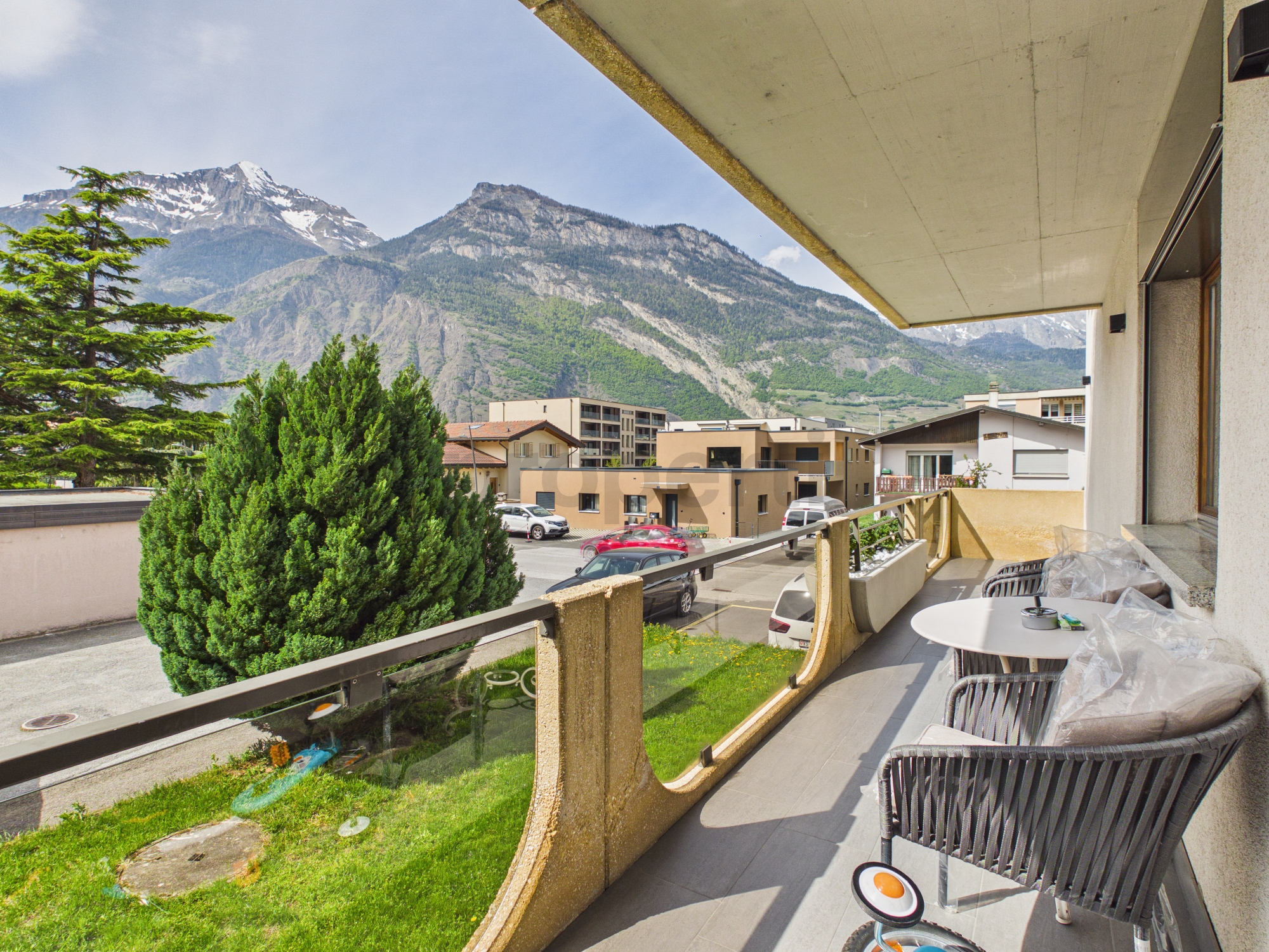 Balkon mit Bergblick