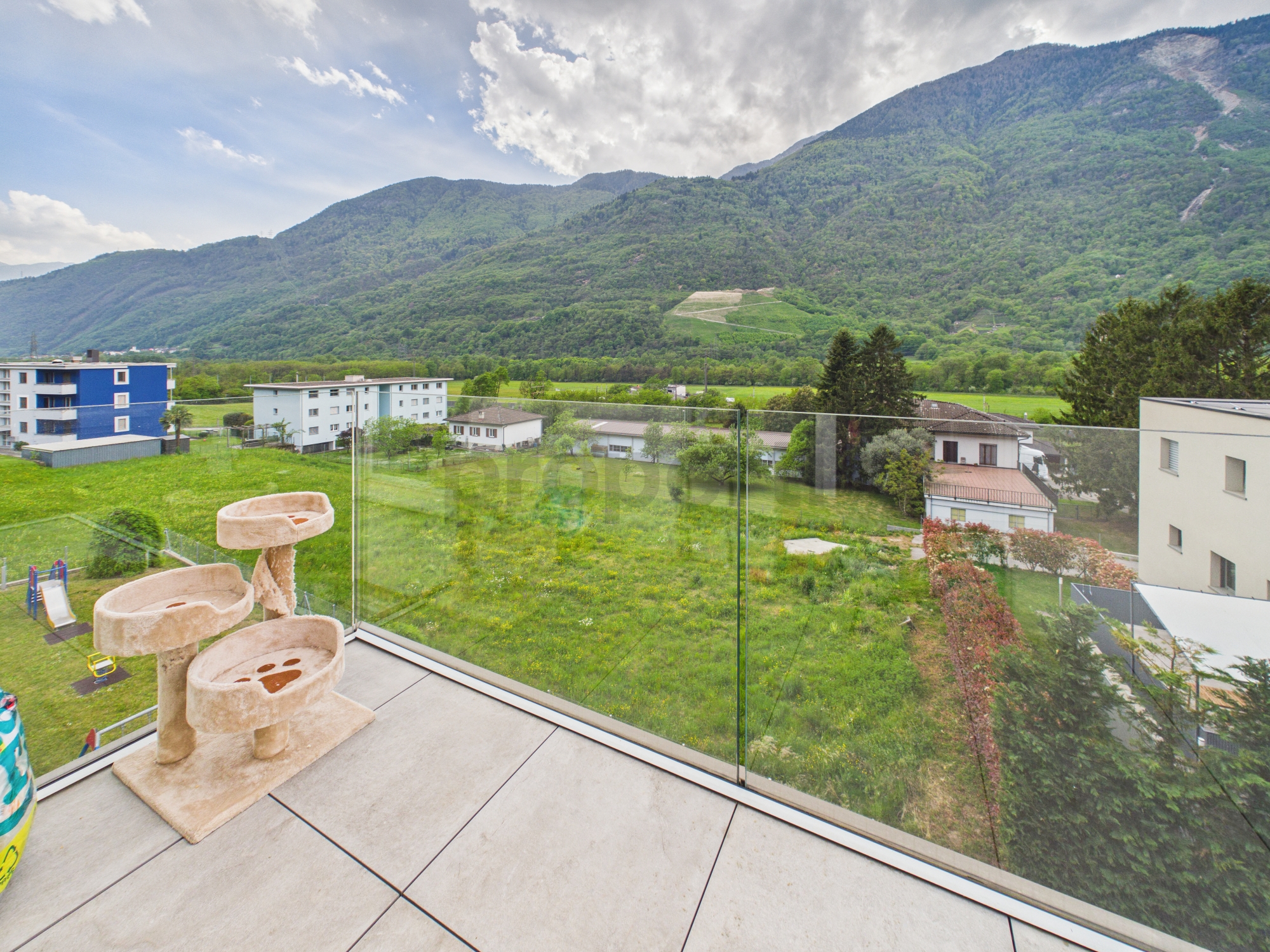 Balkon mit Bergblick