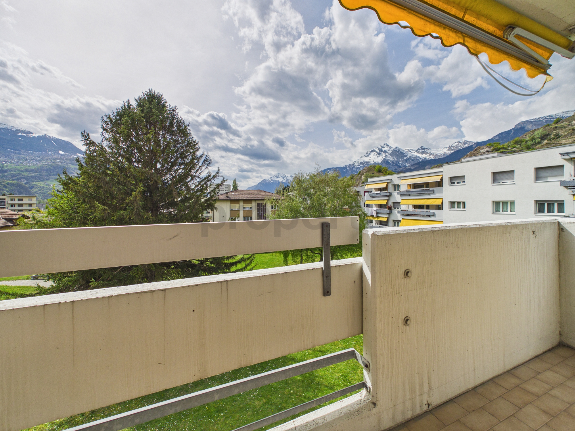 Balkon mit Bergblick