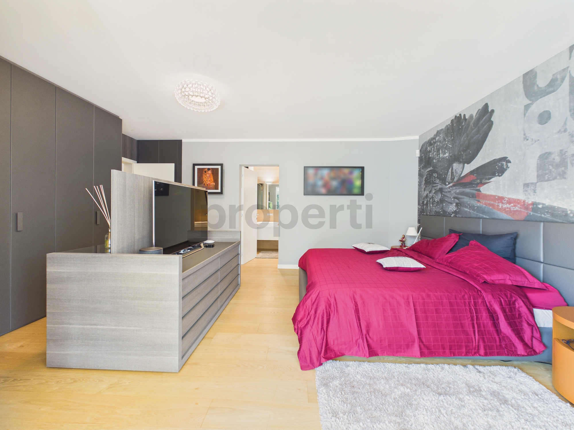 Modernes Schlafzimmer mit Designmöbeln