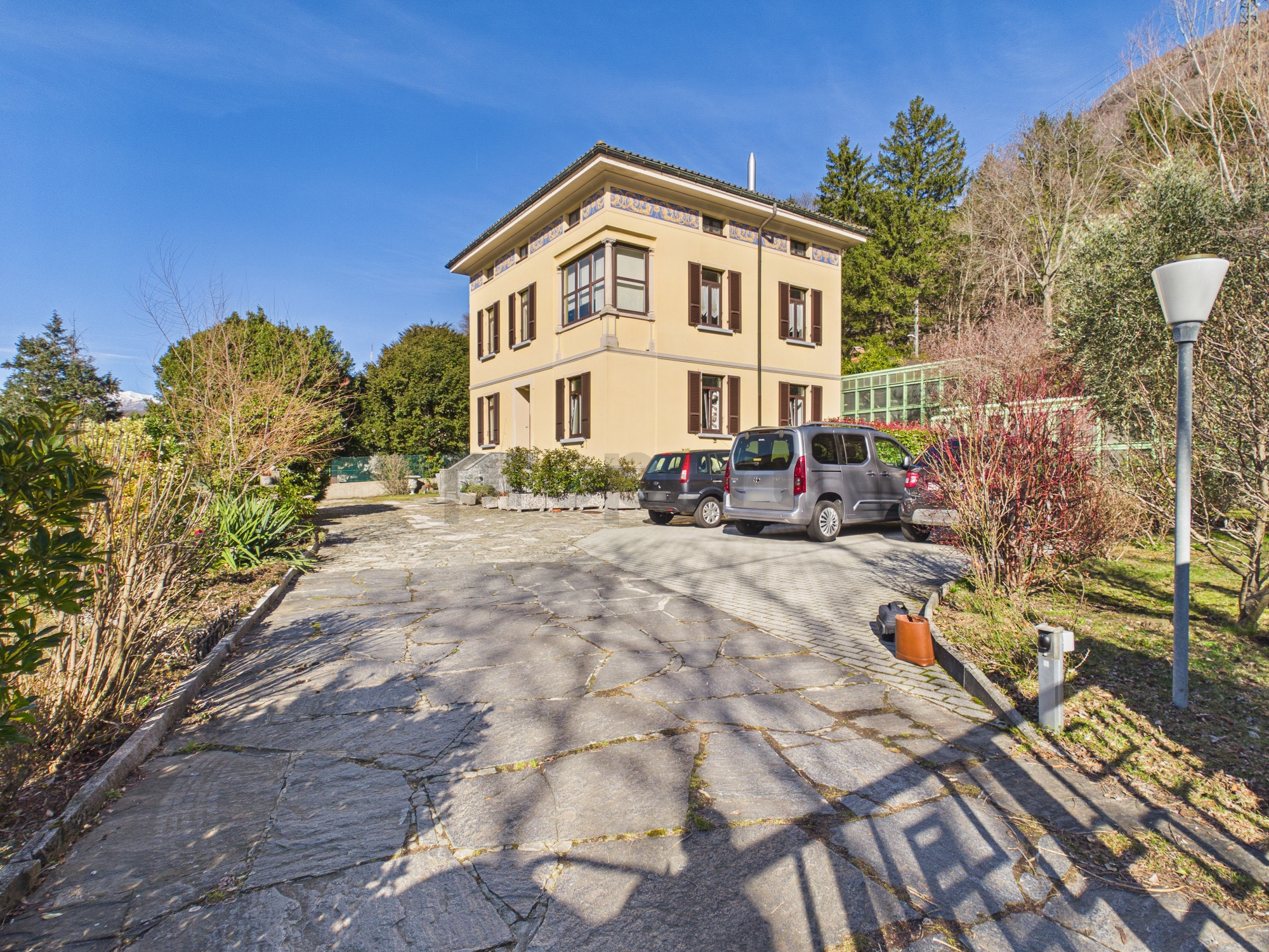 Historische Villa mit Zufahrt