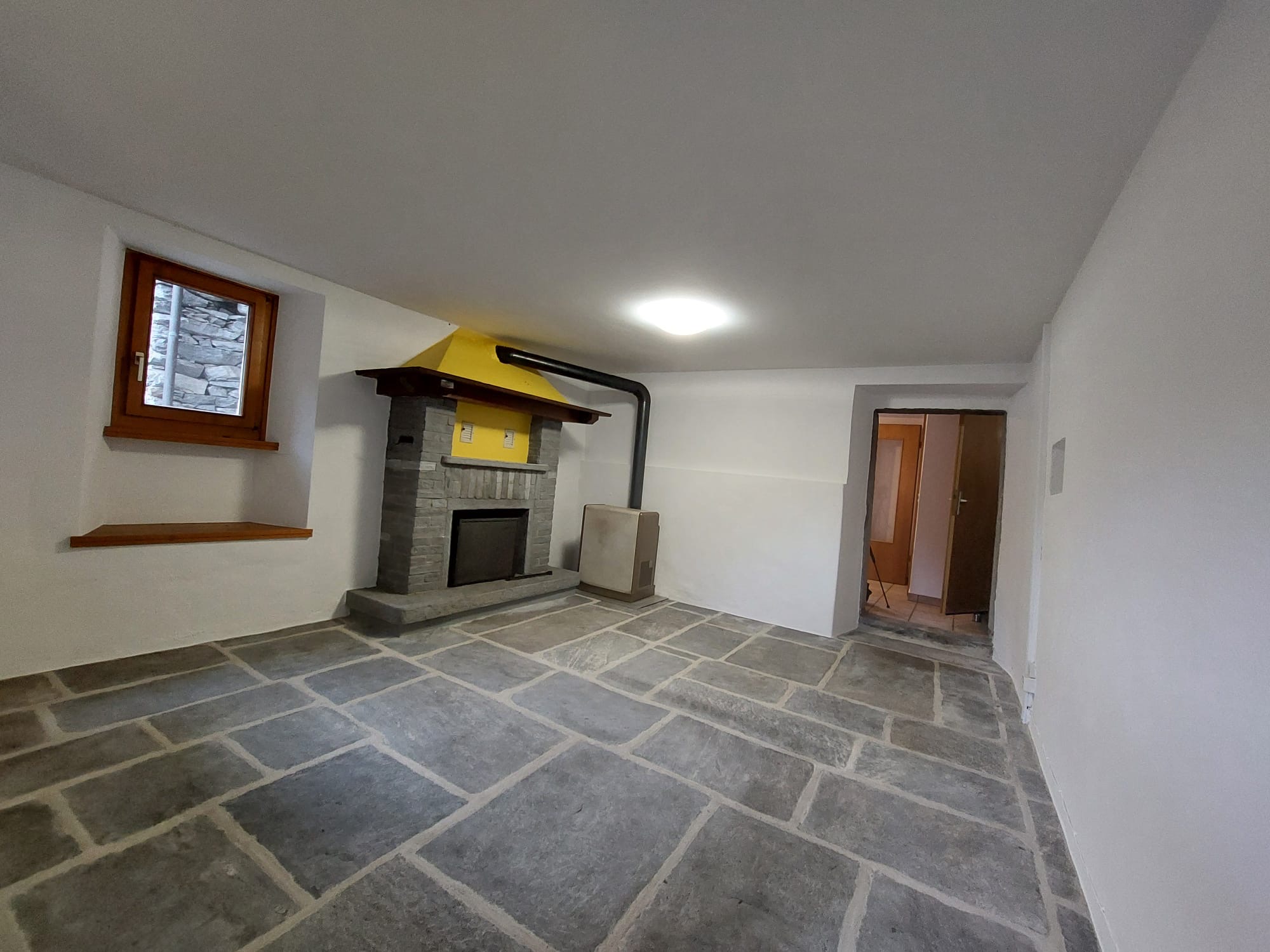 Kellerraum mit Kamin