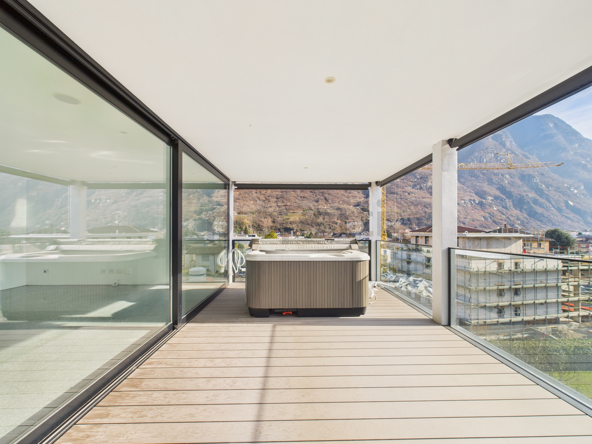 Balkon mit Whirlpool und Bergblick